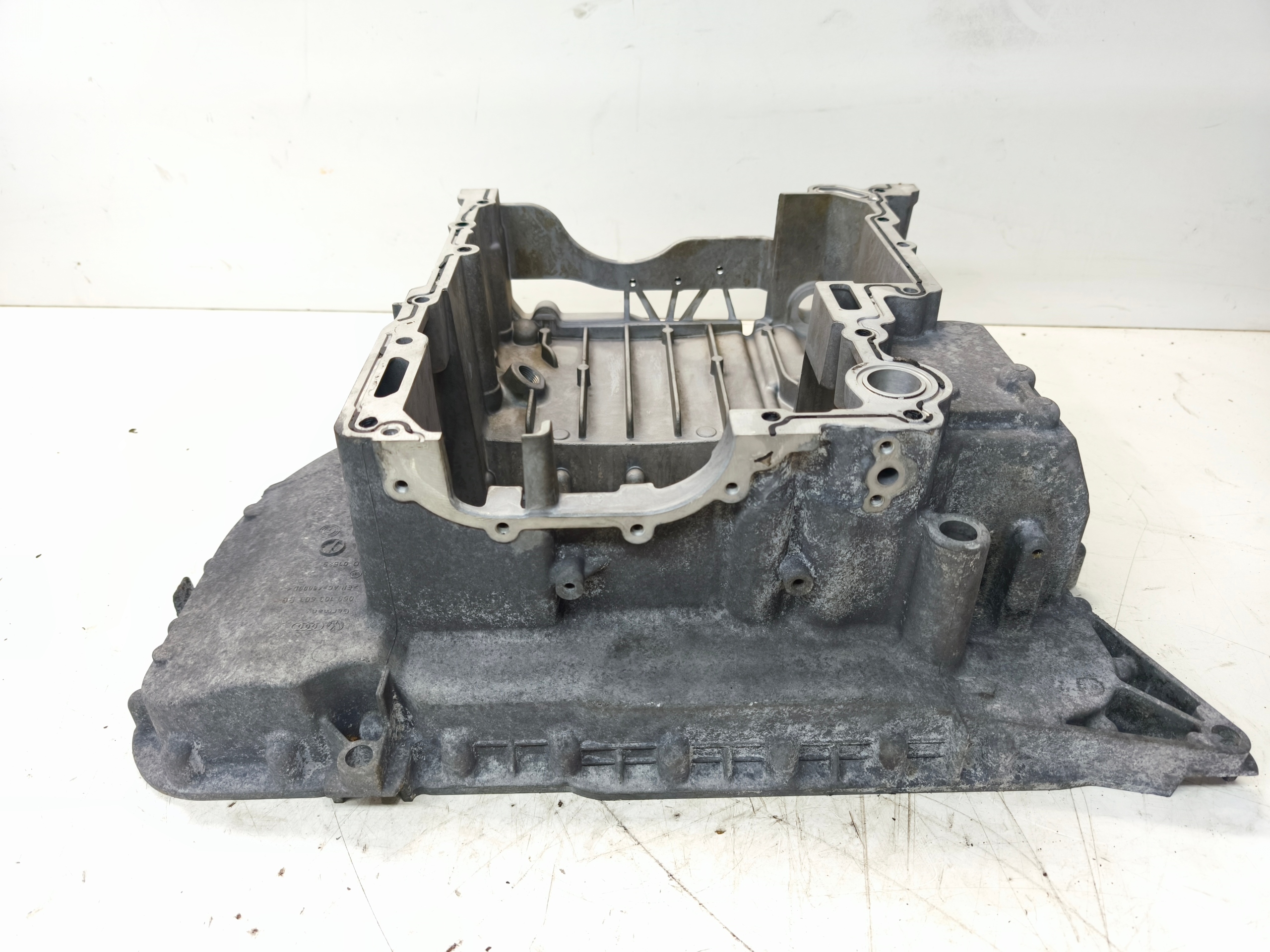 olajteknö POLBLOK AUDI A4 B8 A5 8T 2.7 3.0 TDI 059103603BG