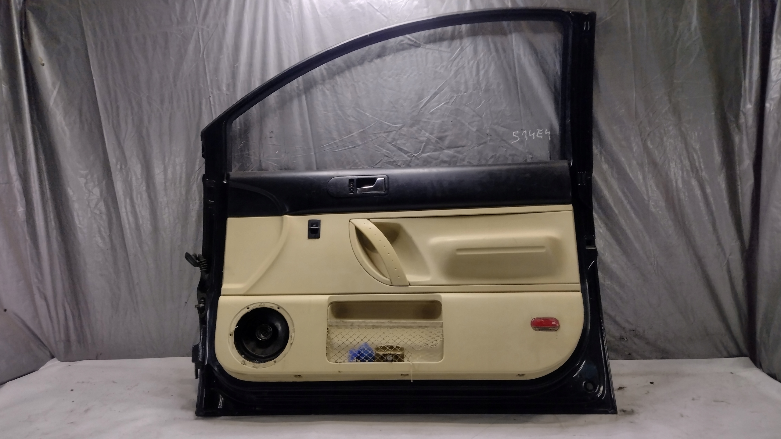 door right front Volkswagen New Beetle k: L041