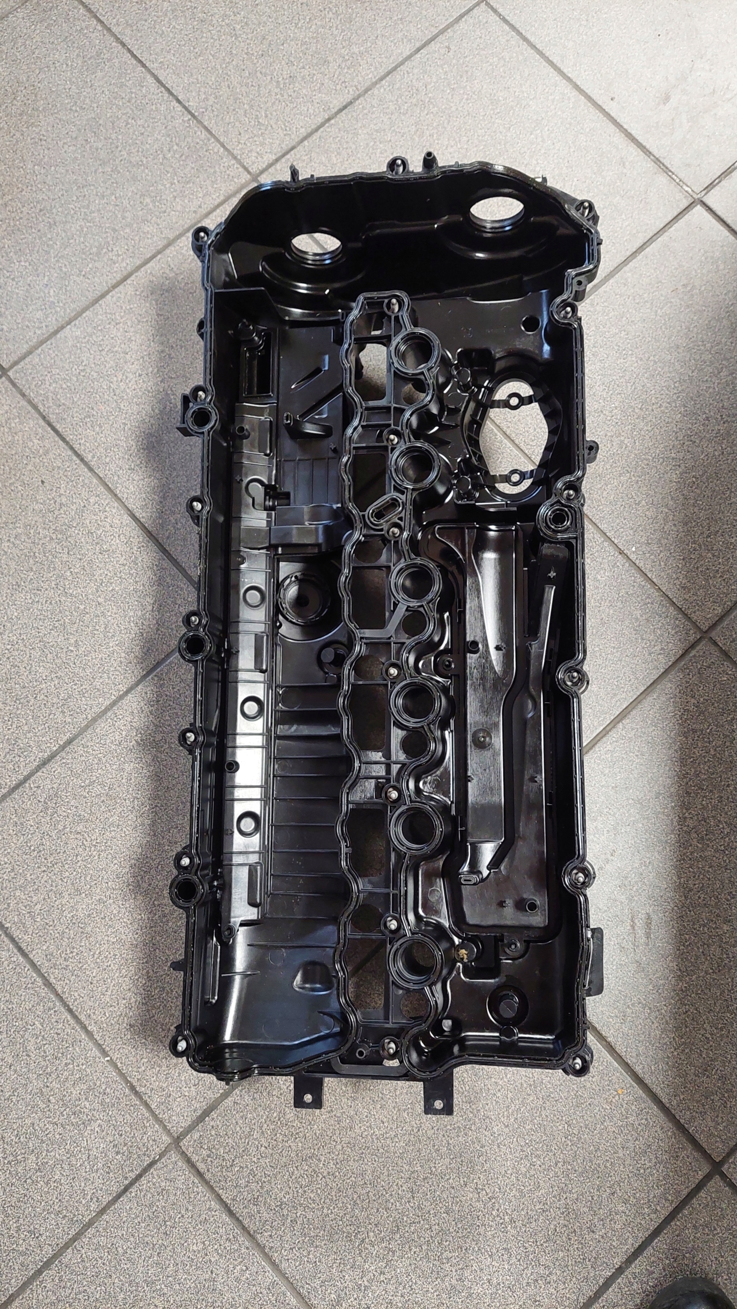 Abdeckung des Kopfes der Ventile BMW X5 G05 20R 3,0 45E