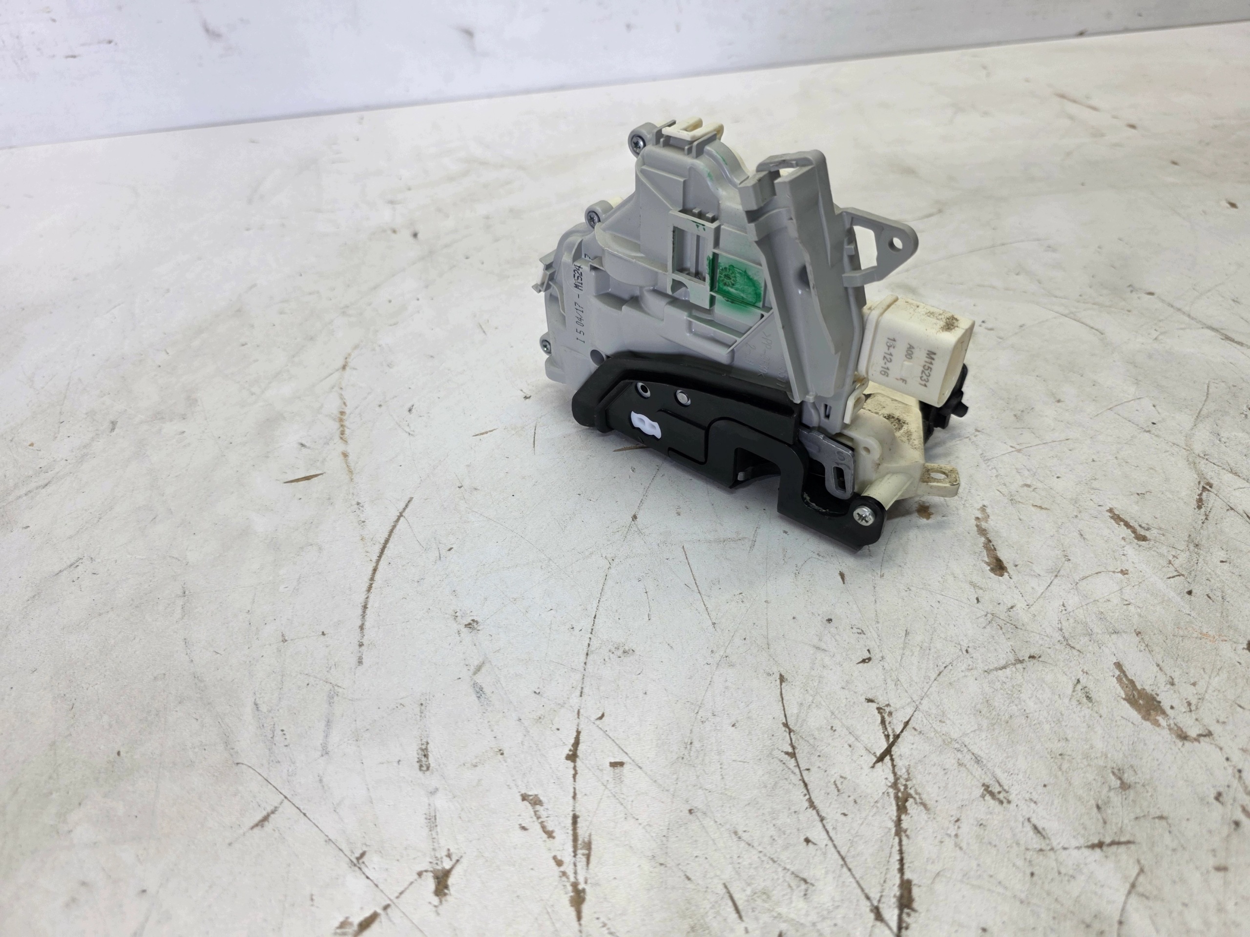 lock door left rear part AUDI A6 C7 Q3 4G0839015D 8-PIN