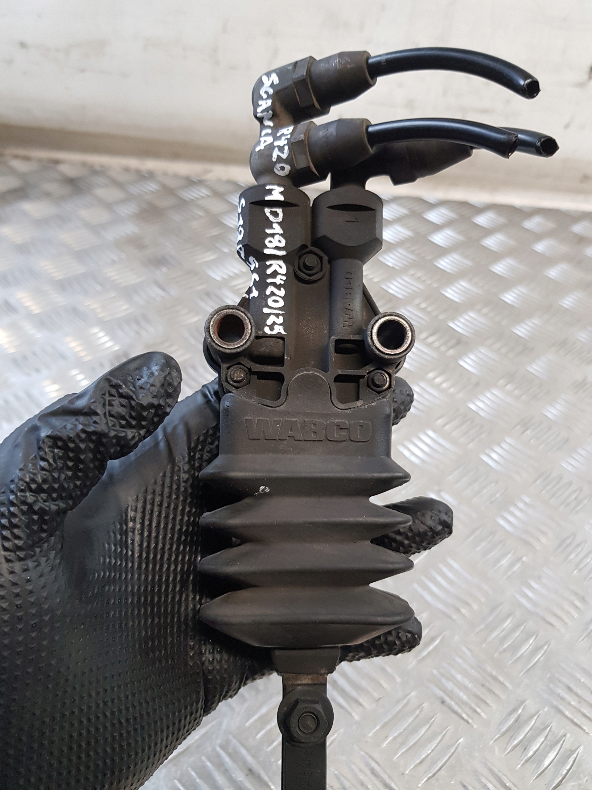 valve POZIOMUJACY cabs 4640070100 SCANIA R420