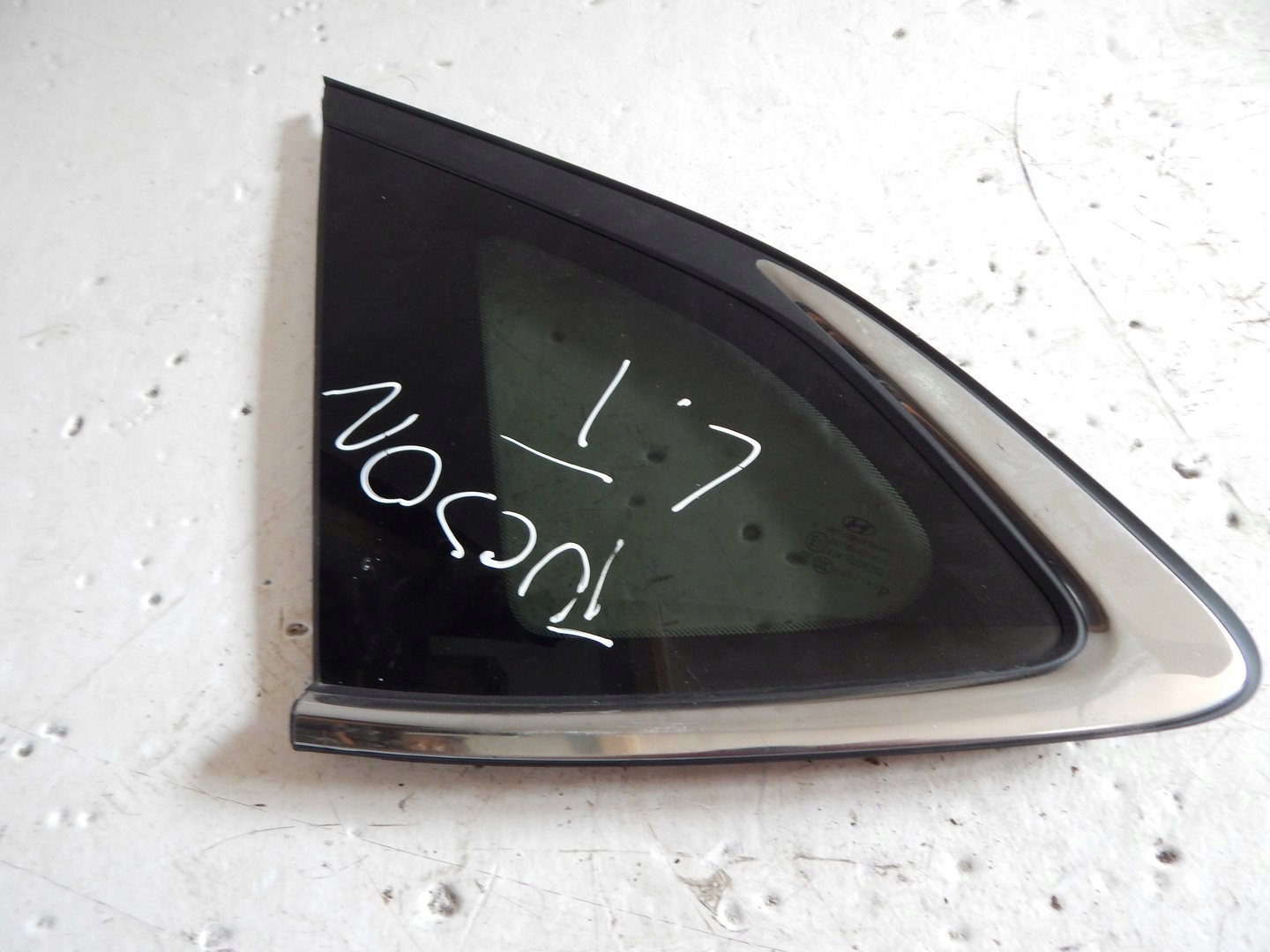 SZYBA KAROSERYJNA LEWA HYUNDAI TUCSON 15-20