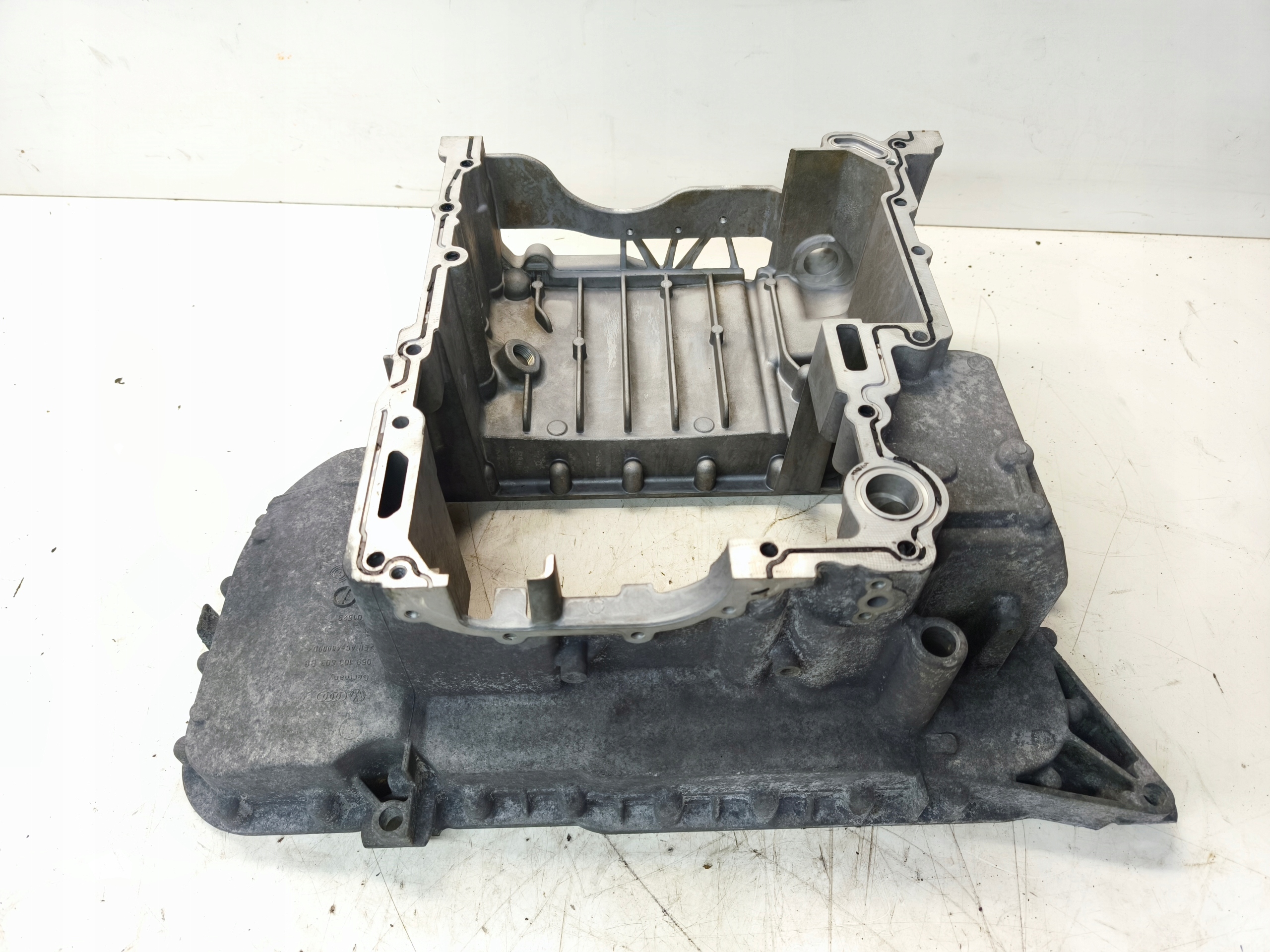 olajteknö POLBLOK AUDI A4 B8 A5 8T 2.7 3.0 TDI 059103603BG