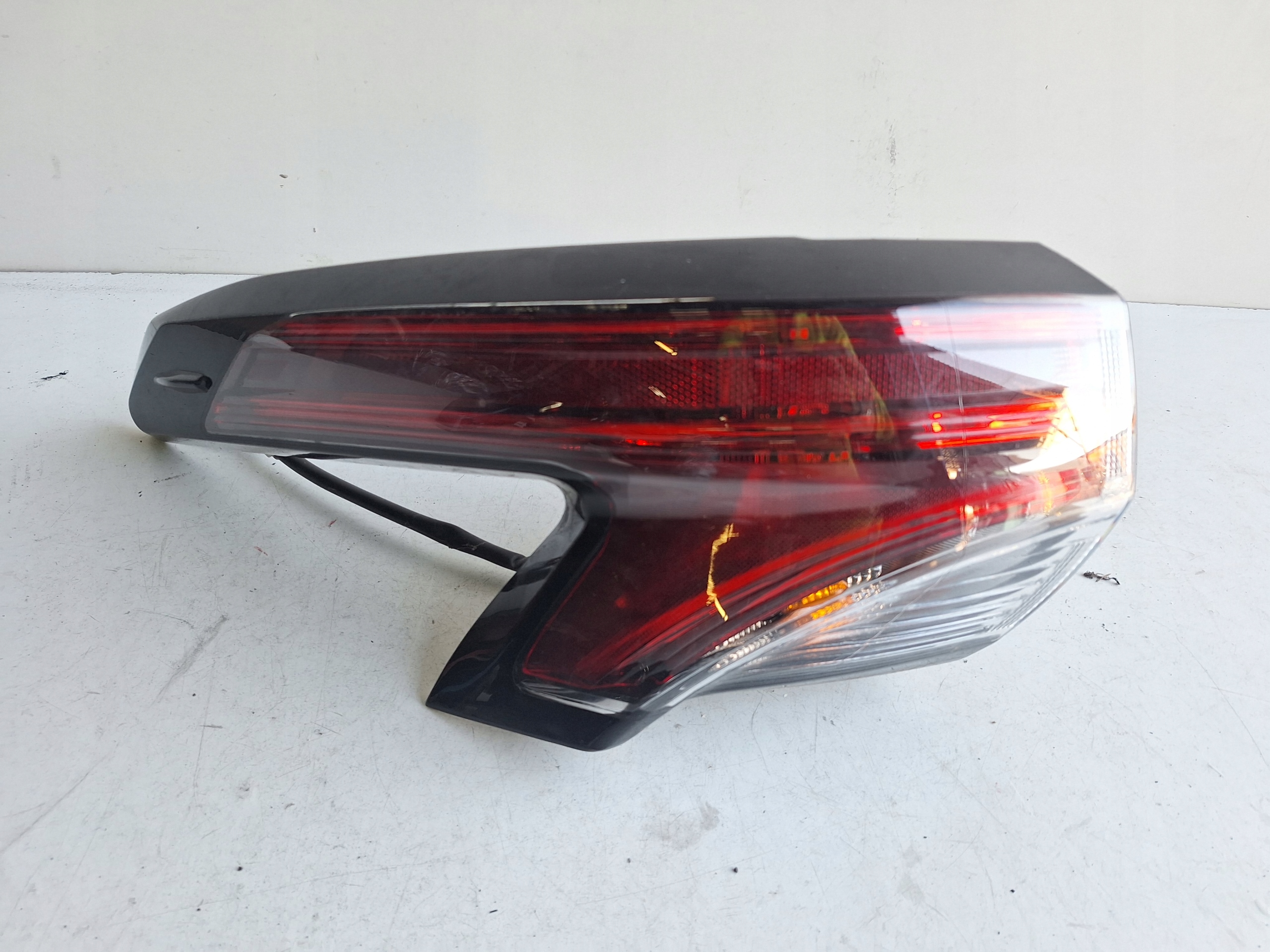 TOYOTA SIENNA IV 2022-> light left rear part