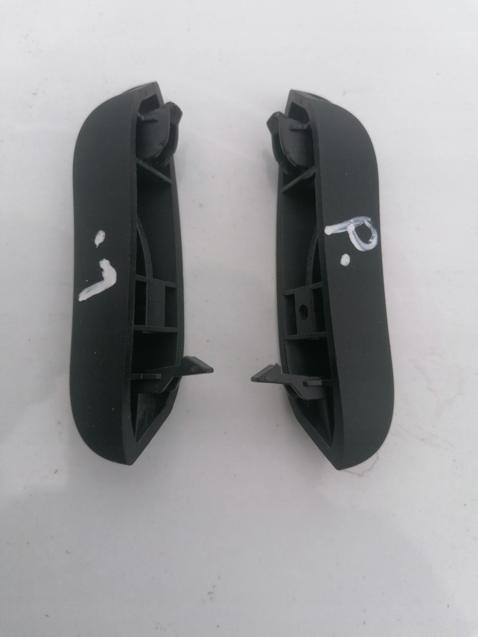 UCHWYT PÓŁKI MOCOWANIE ROLETY KOTARY SPINKA KLAPY TYŁ KUGA MK1 2008-2013