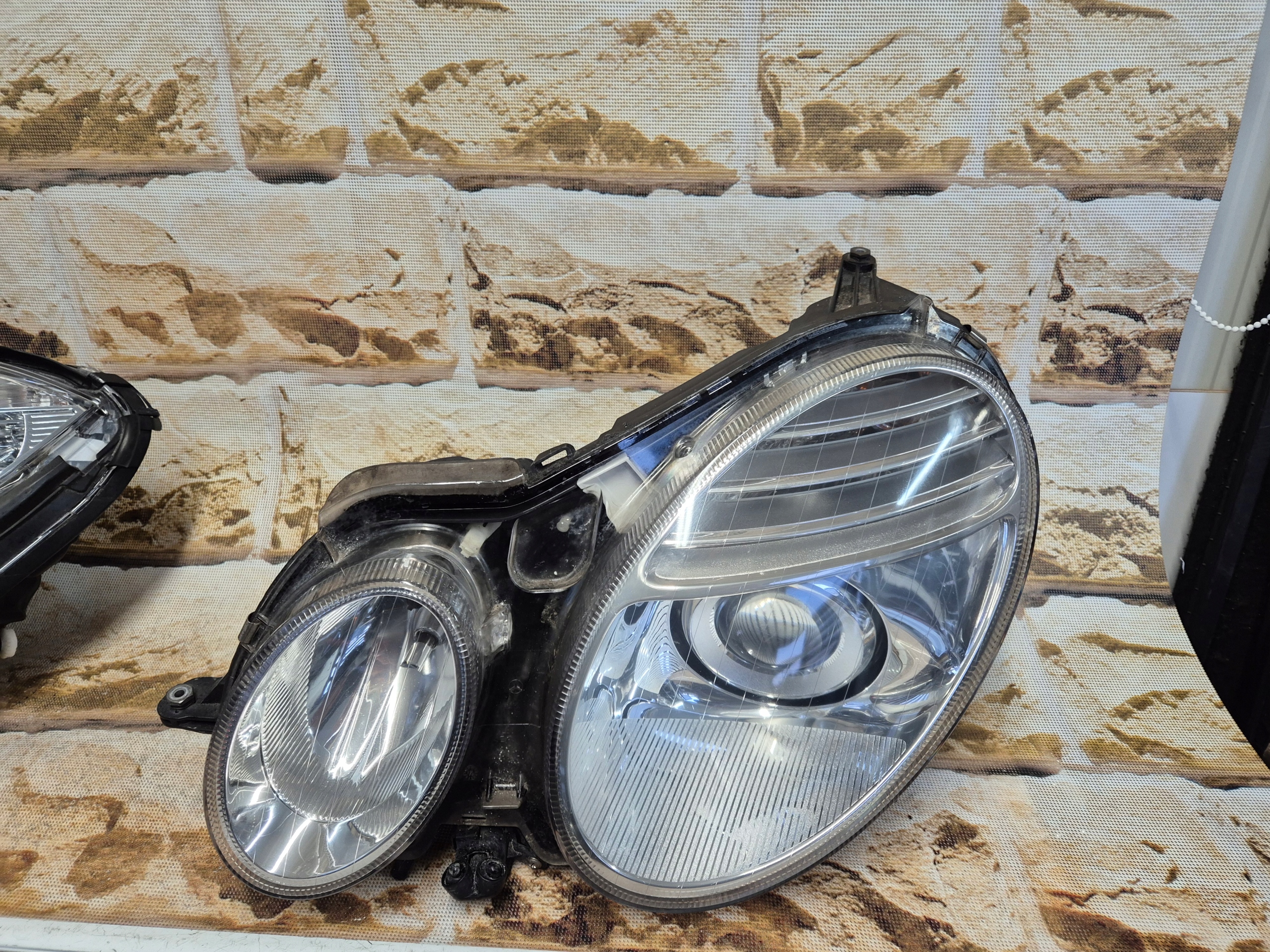 mercedes e KLASA w211lift 09 xenon nie skrętny lewa lampa europa