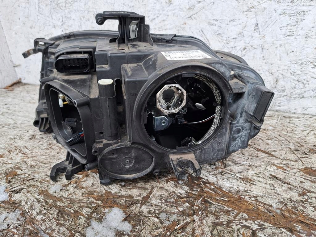 Audi A4 B8 2008-12 год 8K0941004P фара правая Би-ксенон