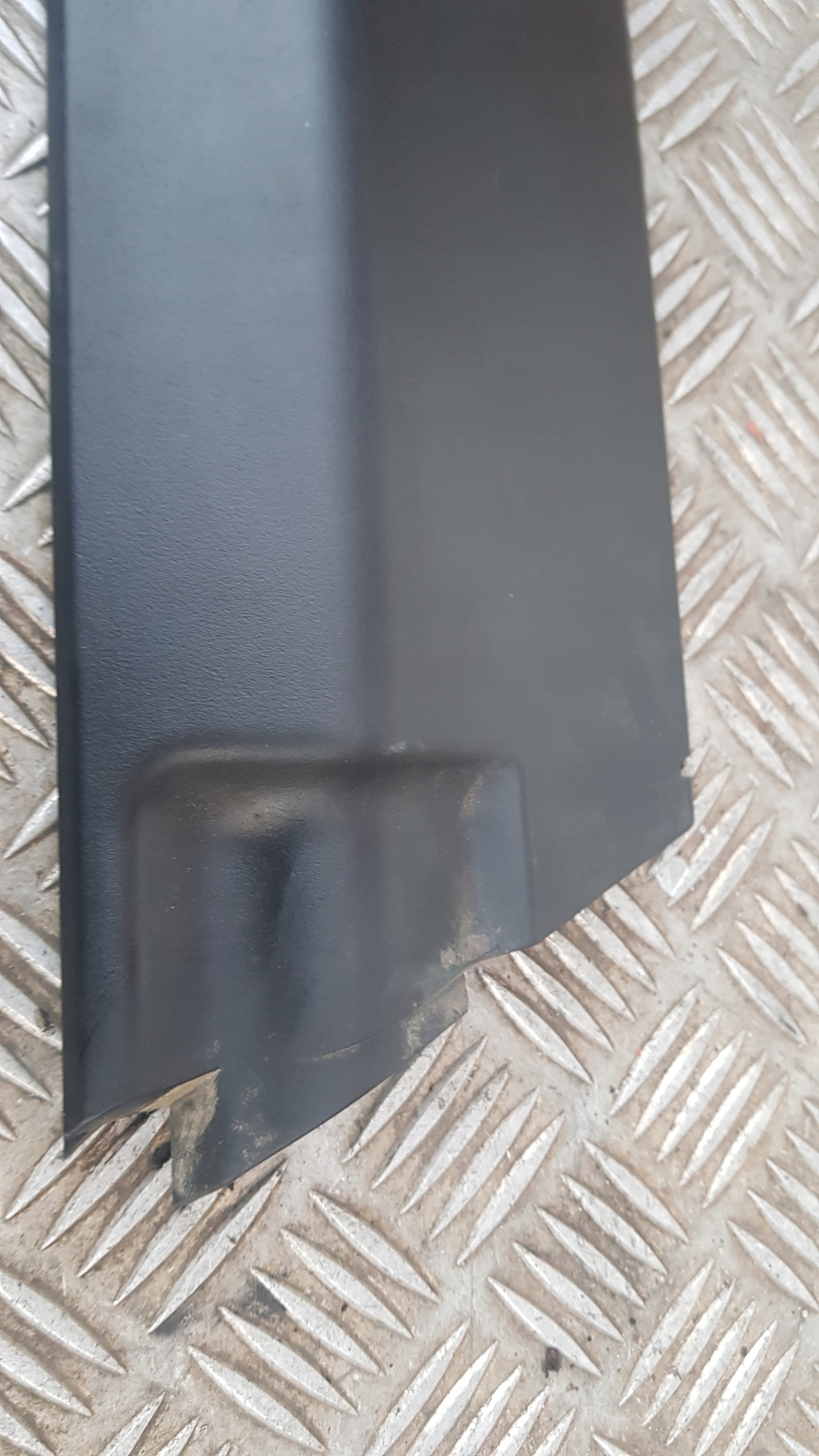 BMW E38 cover SLUPKA corner right 8125920