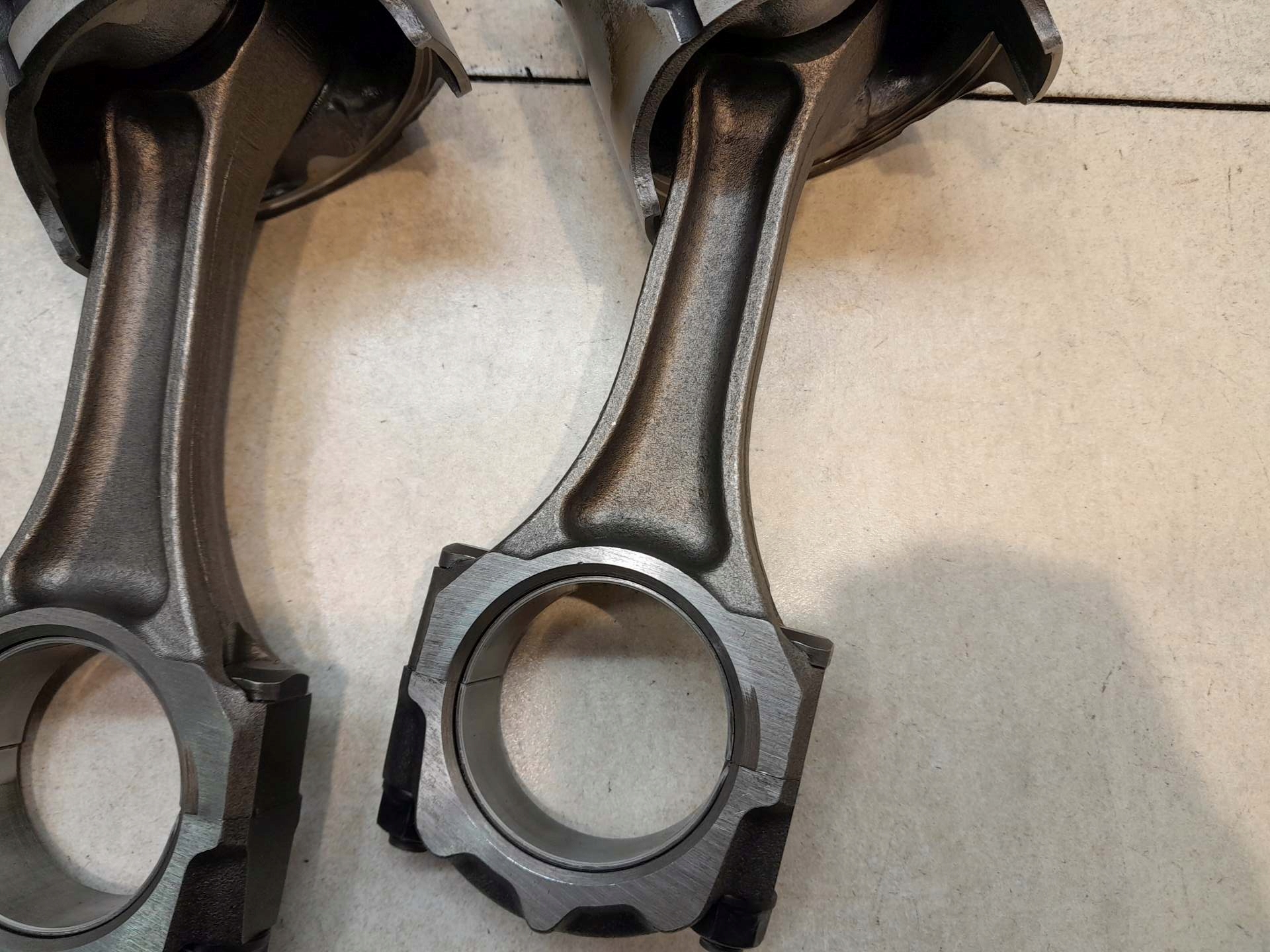 piston with connecting rod MAZDA PREMACY 2.0 DITD