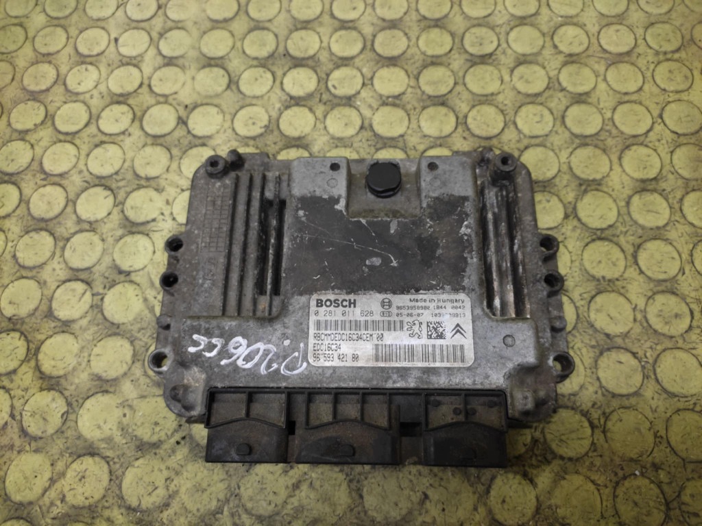 PEUGEOT 206 CC unité de commande électronique uce moteur 0281011628