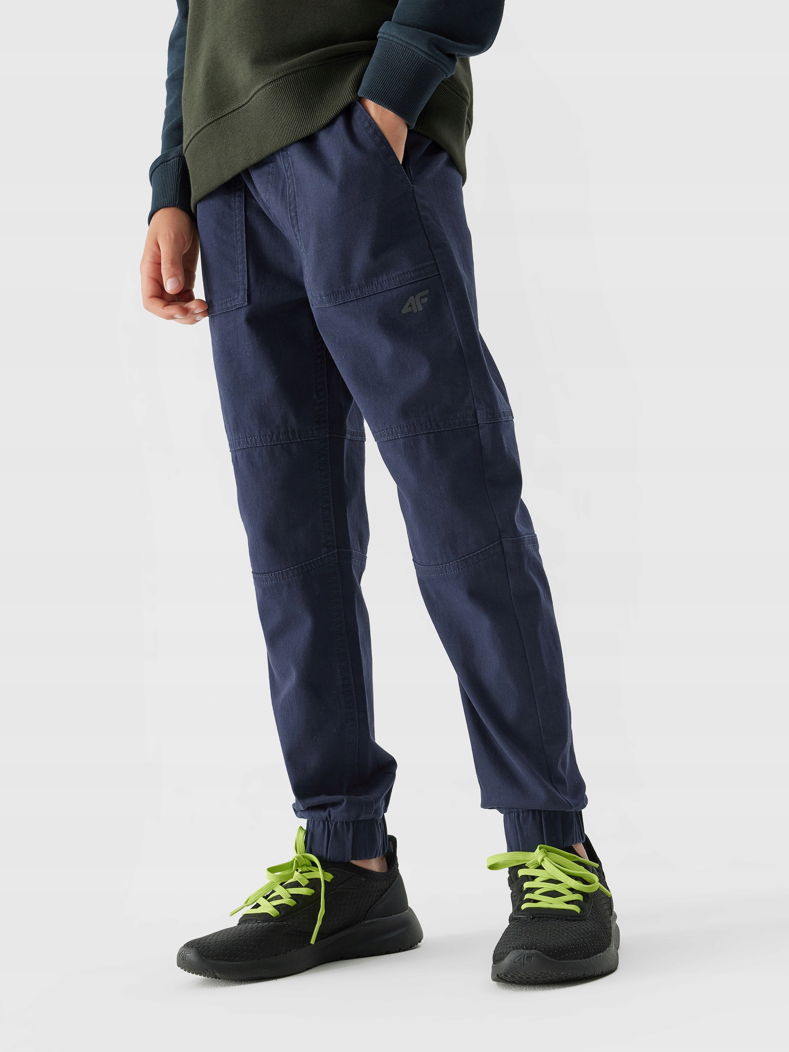 4F SPODNIE CHŁOPIĘCE JOGGERY CASUAL DRESY Rozmiar 134