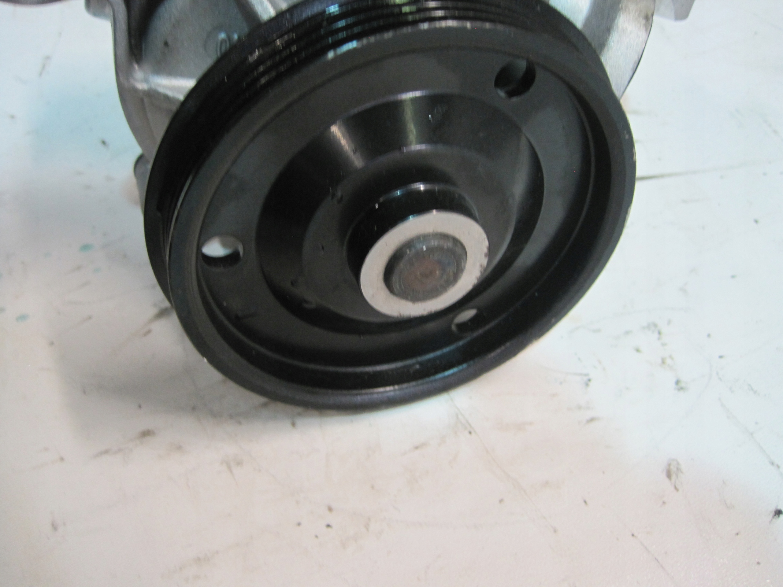 water pump VOLVO XC90 XC 90 II 32382368