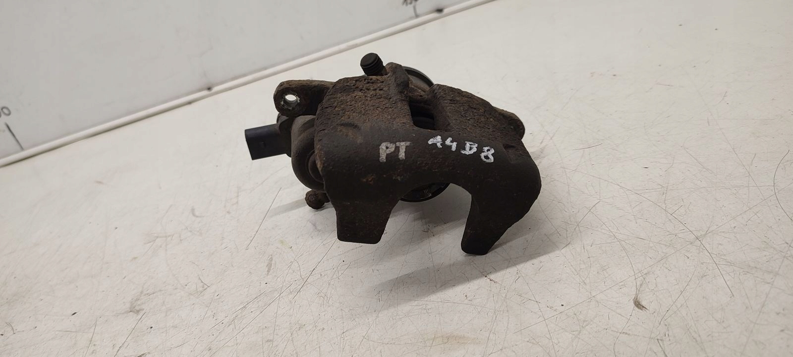 caliper rear part rear right electrical Audi A4 B8