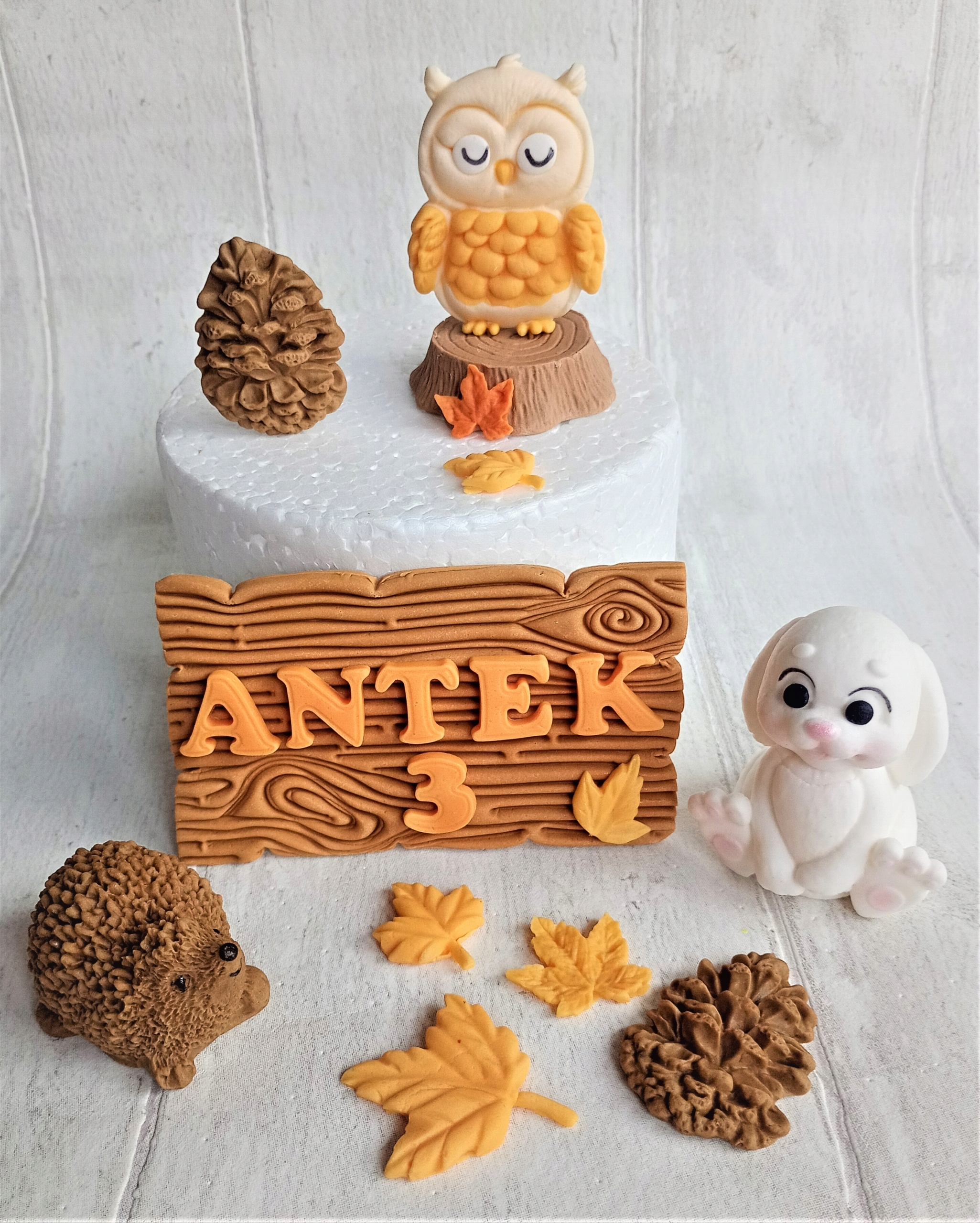 Levně Lesní zvířátka 3 figurky prkénko Sada figurek z cukrové hmoty na dort