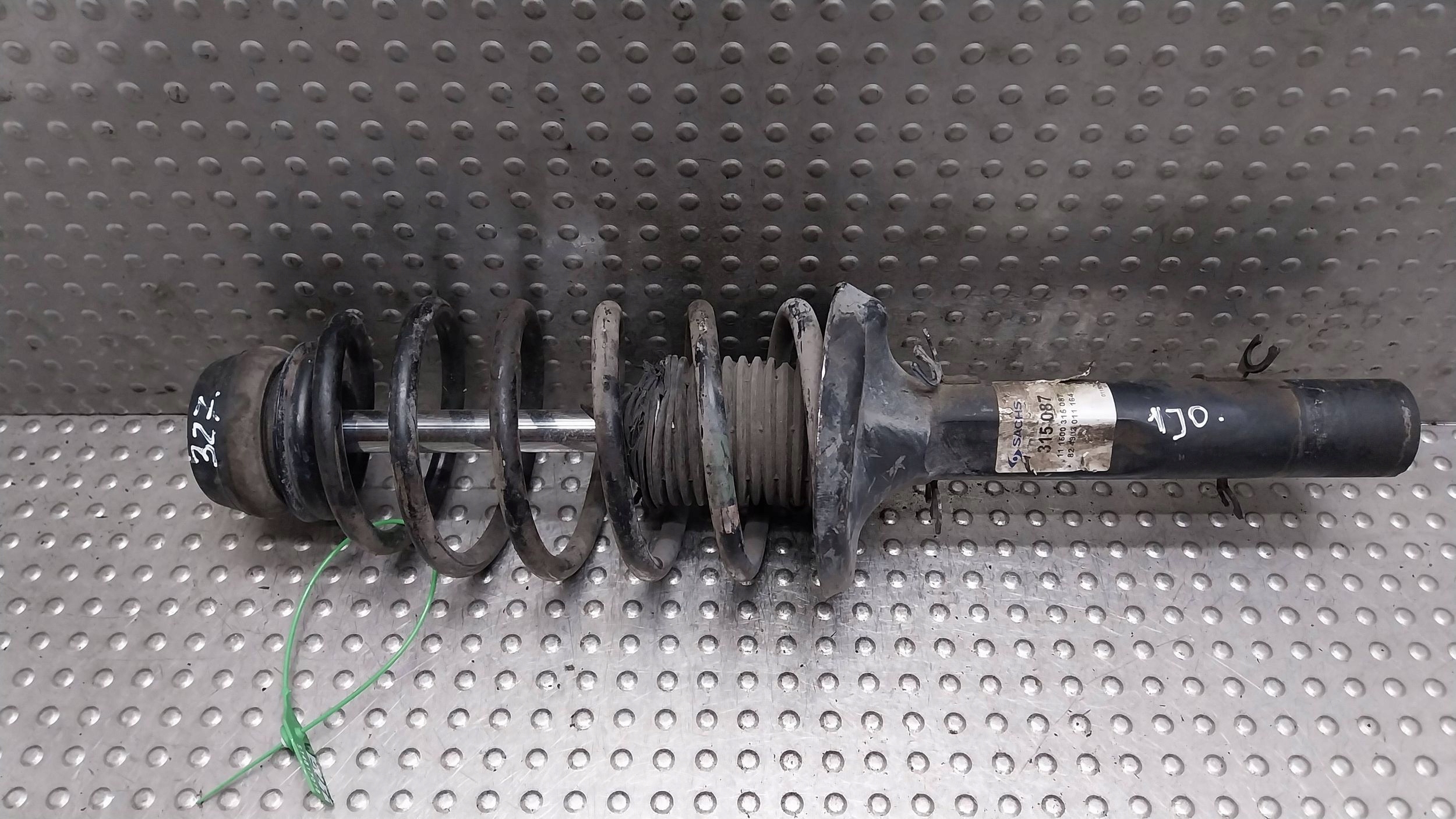 shock absorber left right front 1J0413031BH VW GOLF IV LEON and OCTAVIA and A3 8L