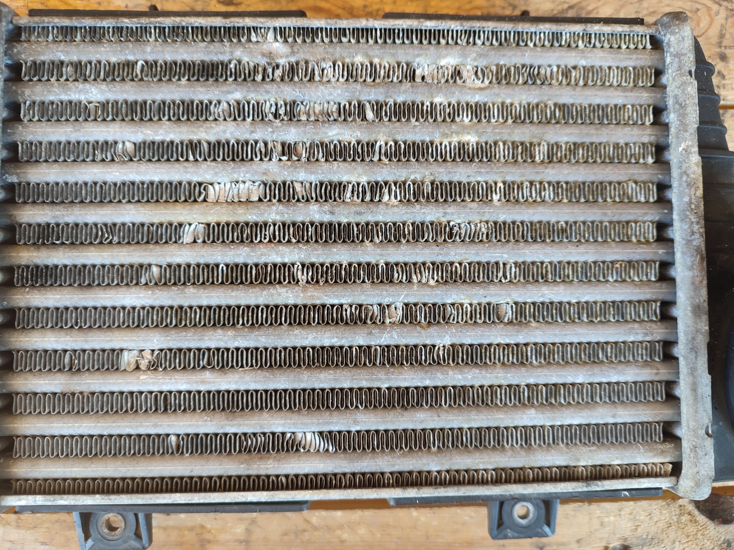 INTERCOOLER Kühler luft VW TRANSPORTER T4 2.5 TDI 90-03 701145805A