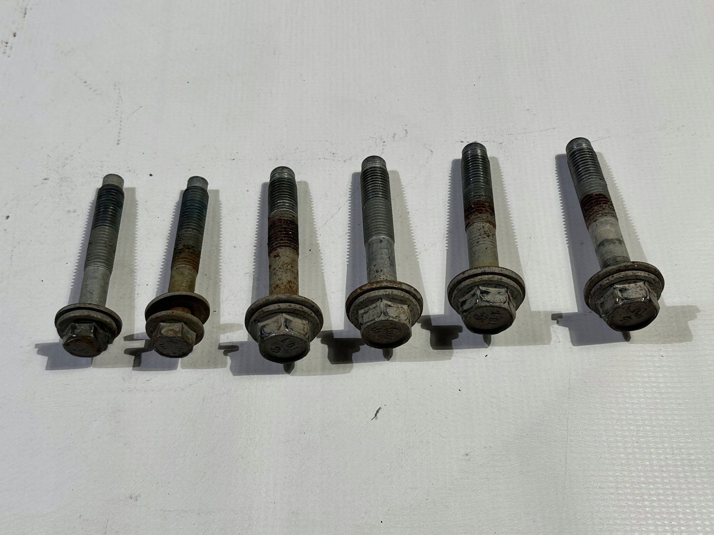screw screws sanek wozka siders front przednich Ford Explorer 2020+