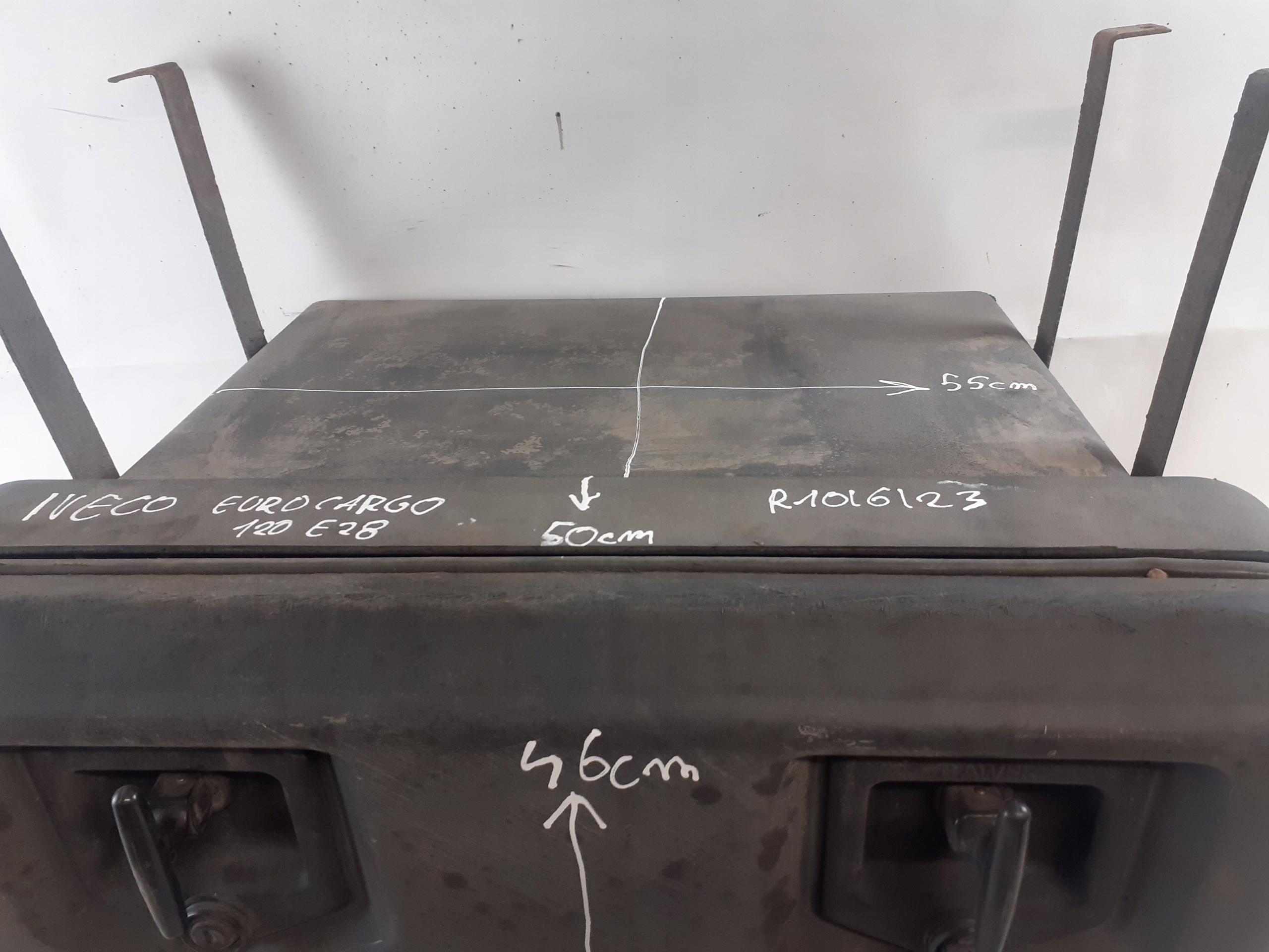 passenger compartment boot compartment for tension belts
