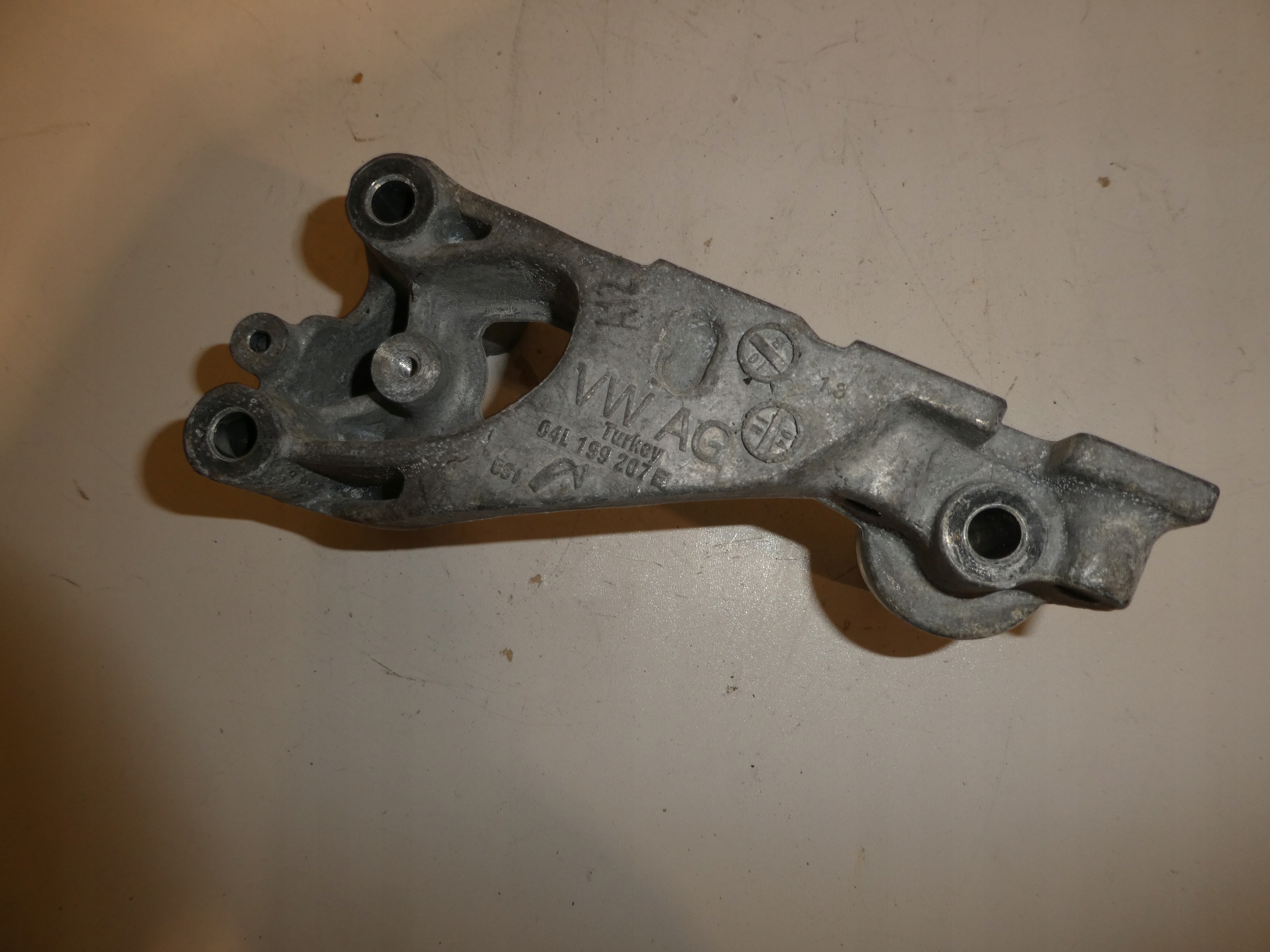 engine mount VW SEAT SKODA VW 04L199207E