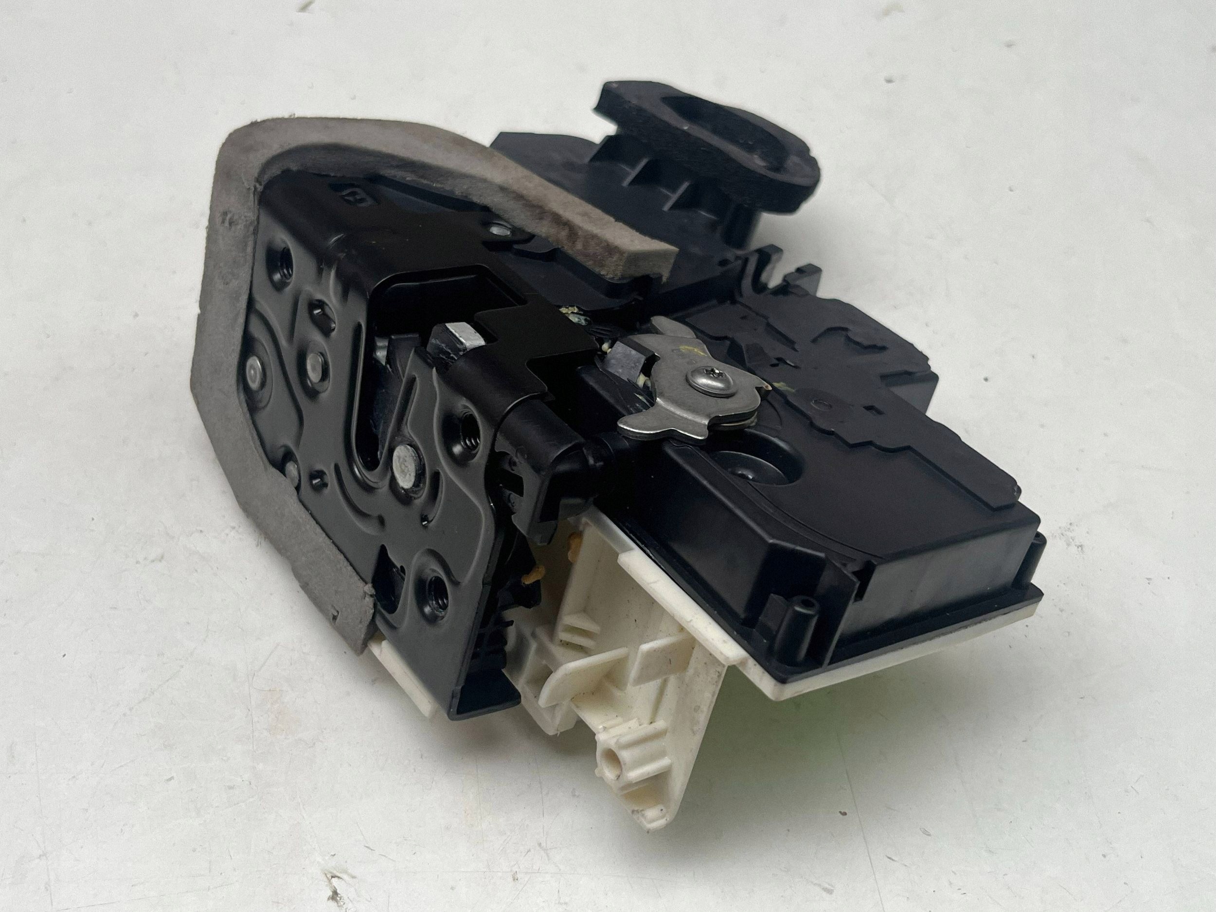 AUDI A6 C8 lock door left rear part 4K0839015P @M