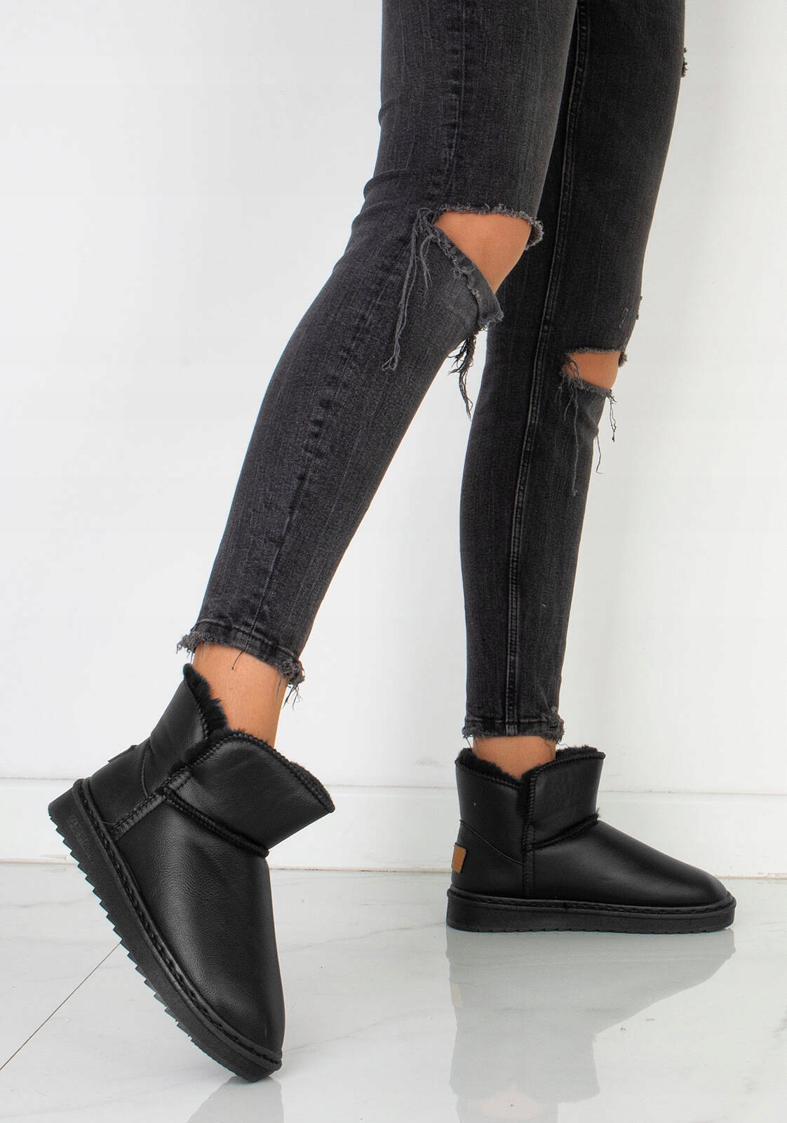 ŚNIEGOWCE CZARNE SKÓRZANE OCIEPLANE WSUWANE BOTKI 38 Wzór dominujący bez wzoru