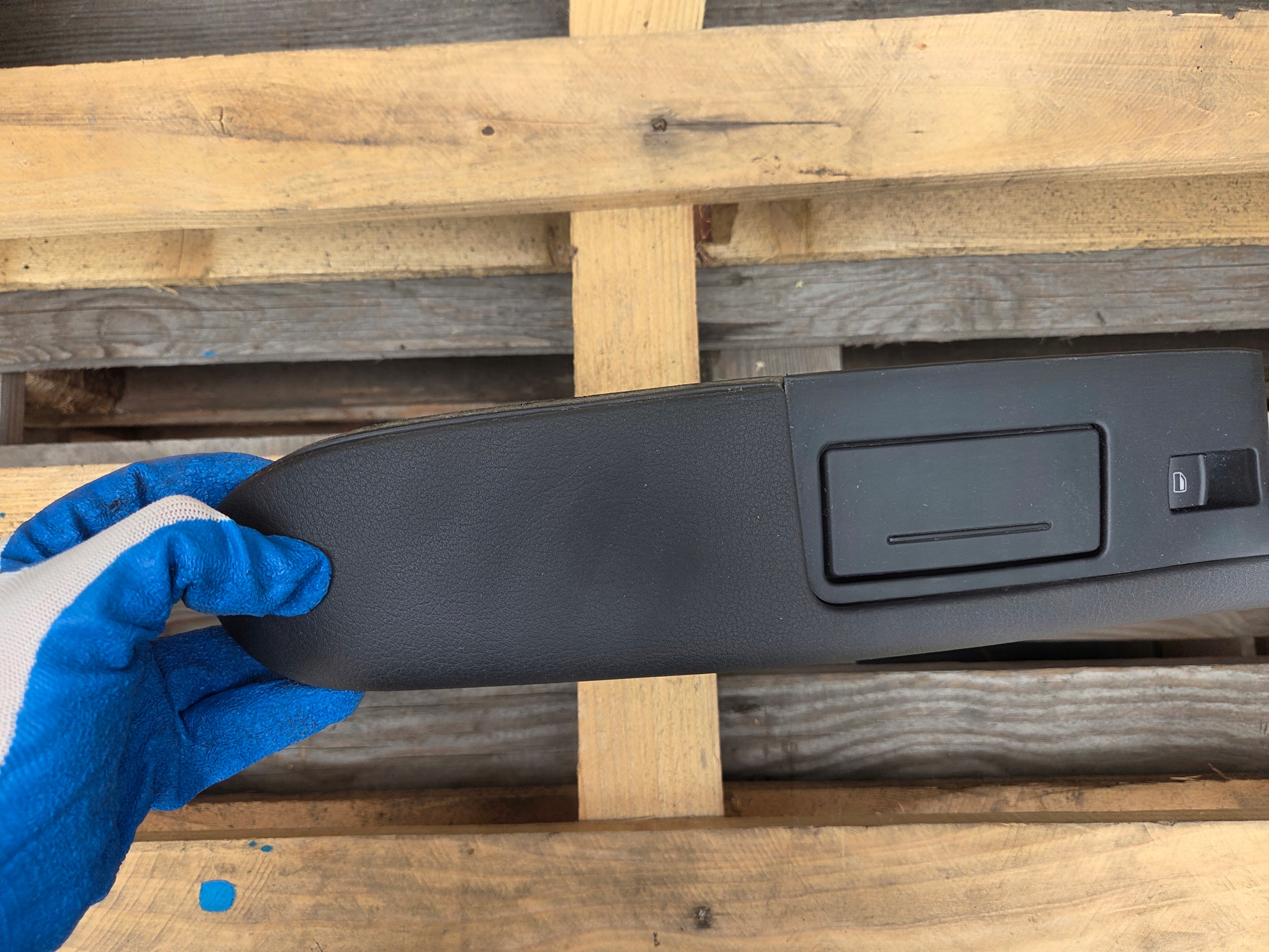 armrest door left rear part AUDI A6 C6 4F0867373A