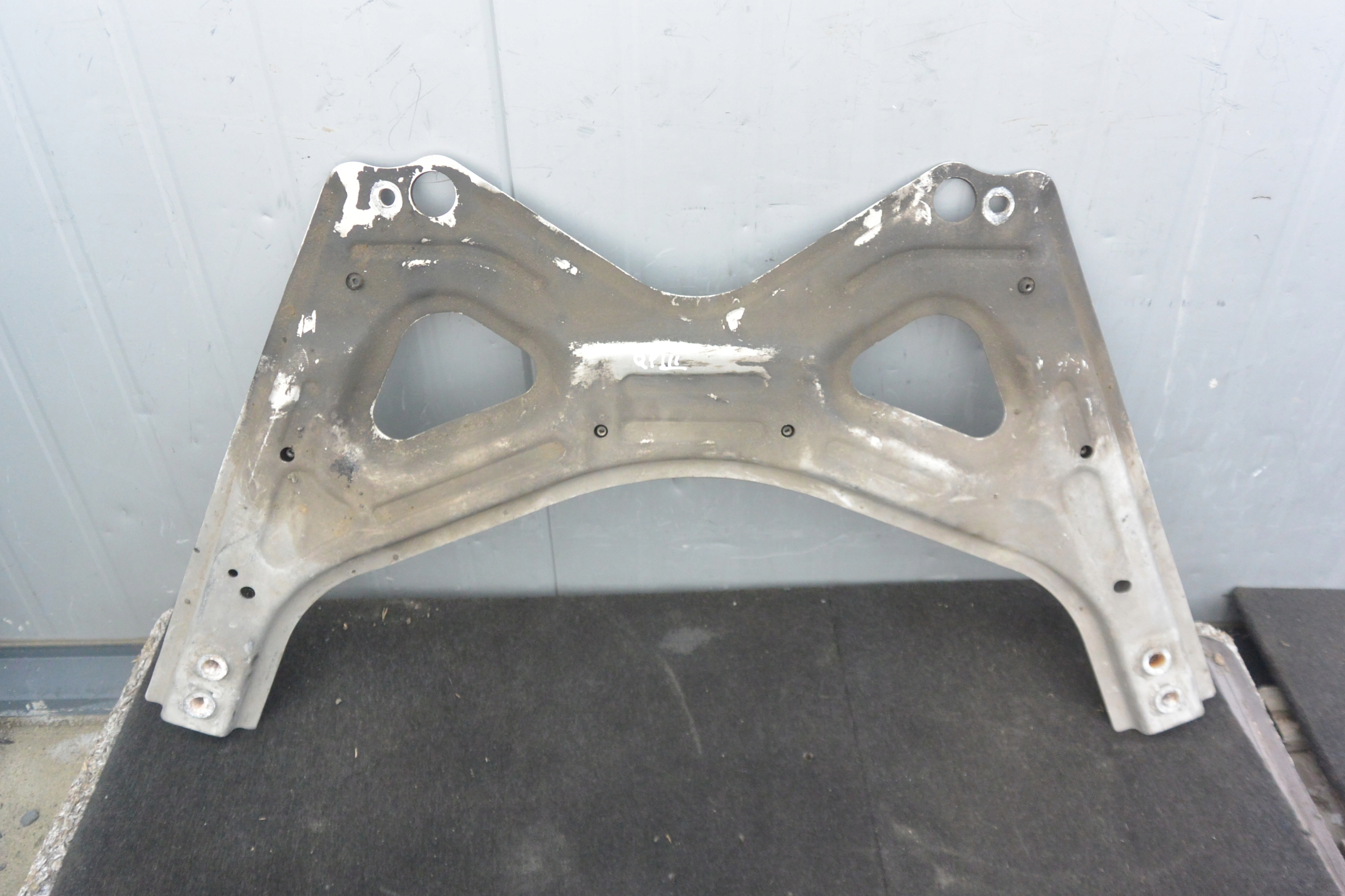 MASERATI GHIBLI QUATTROPORTE BELKA WSPORNIK SANEK