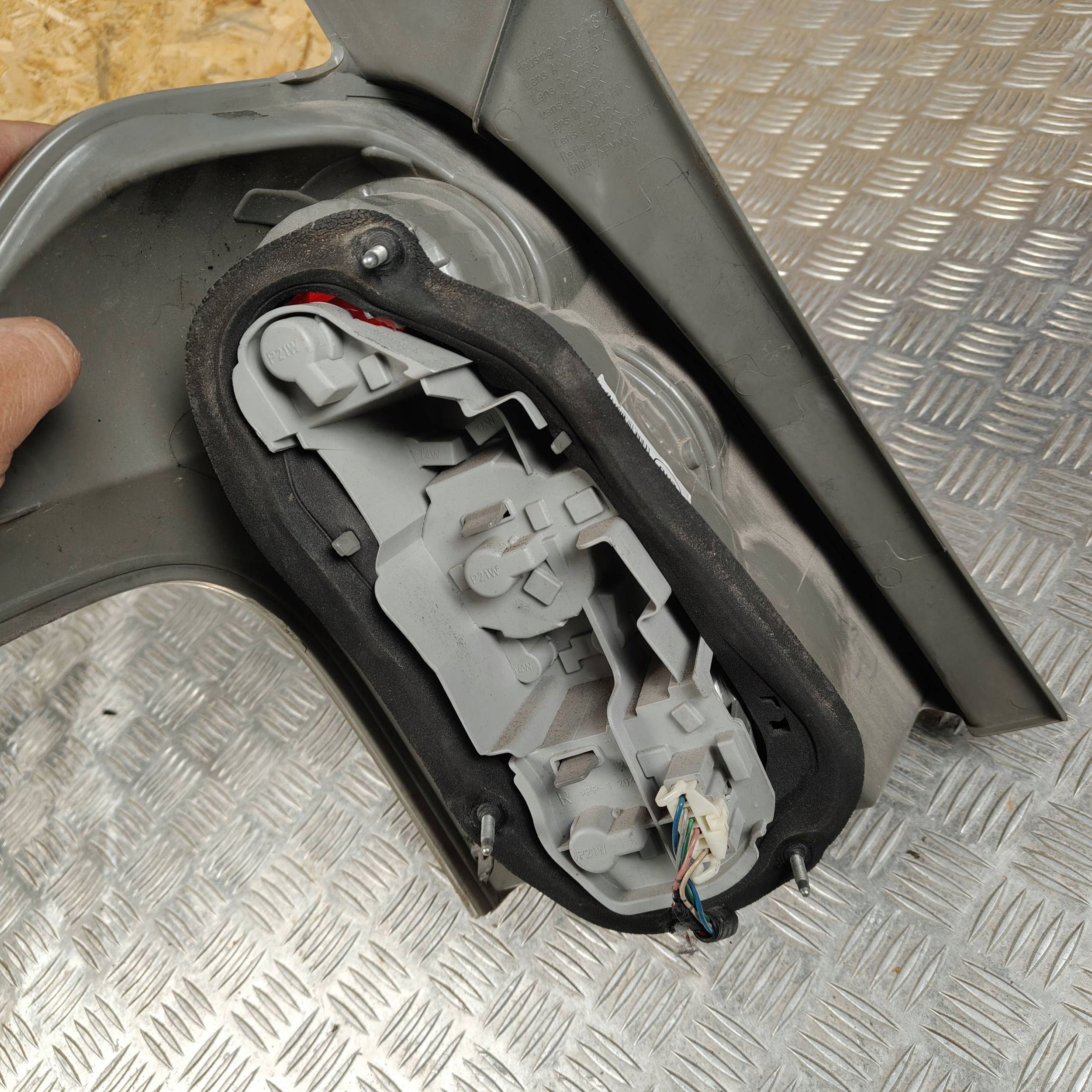 light rear rear part side right Toyota Verso 12542S