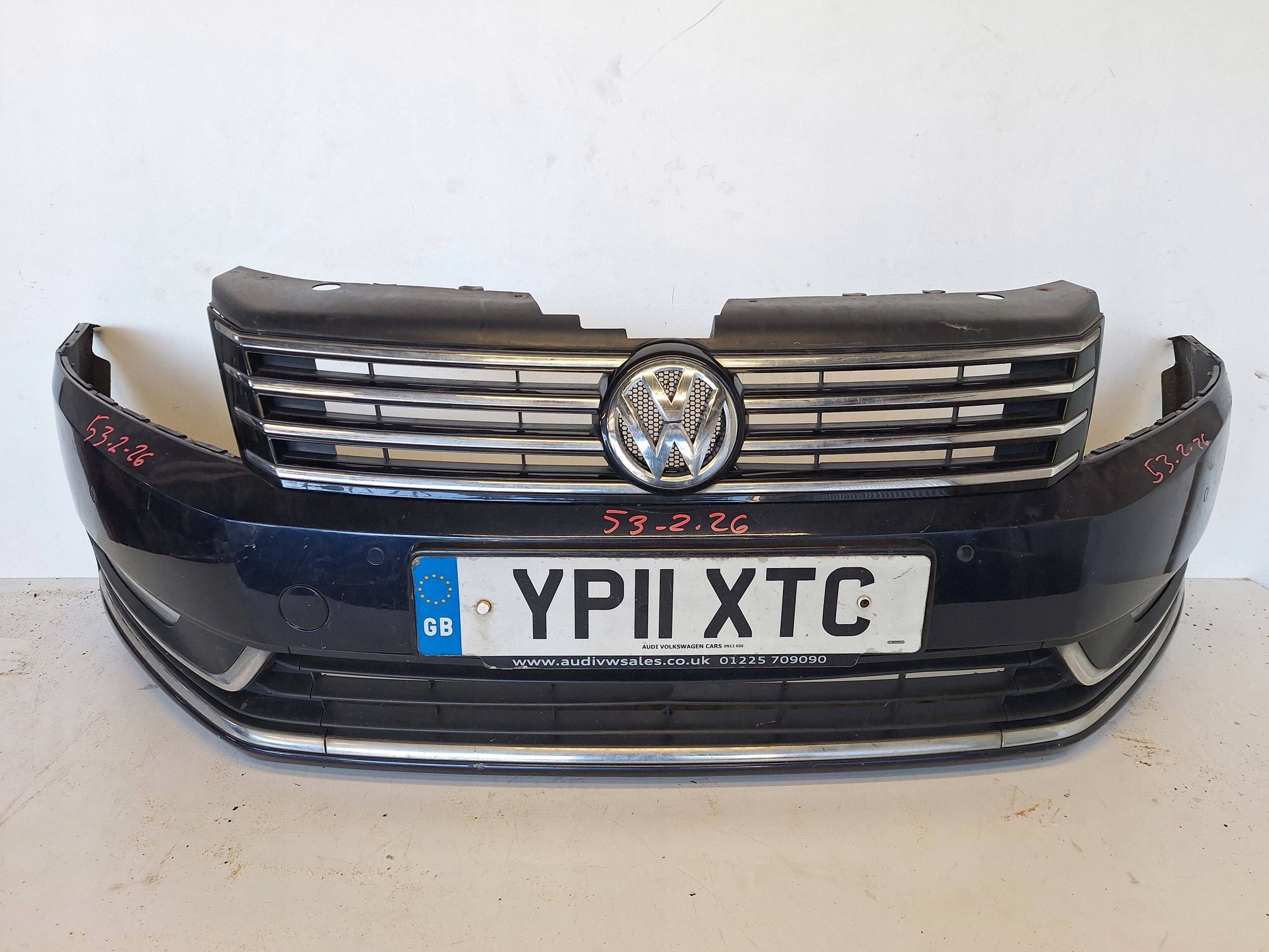 VOLKSWAGEN PASSAT B7 10-14 bumper + grille + PDC
