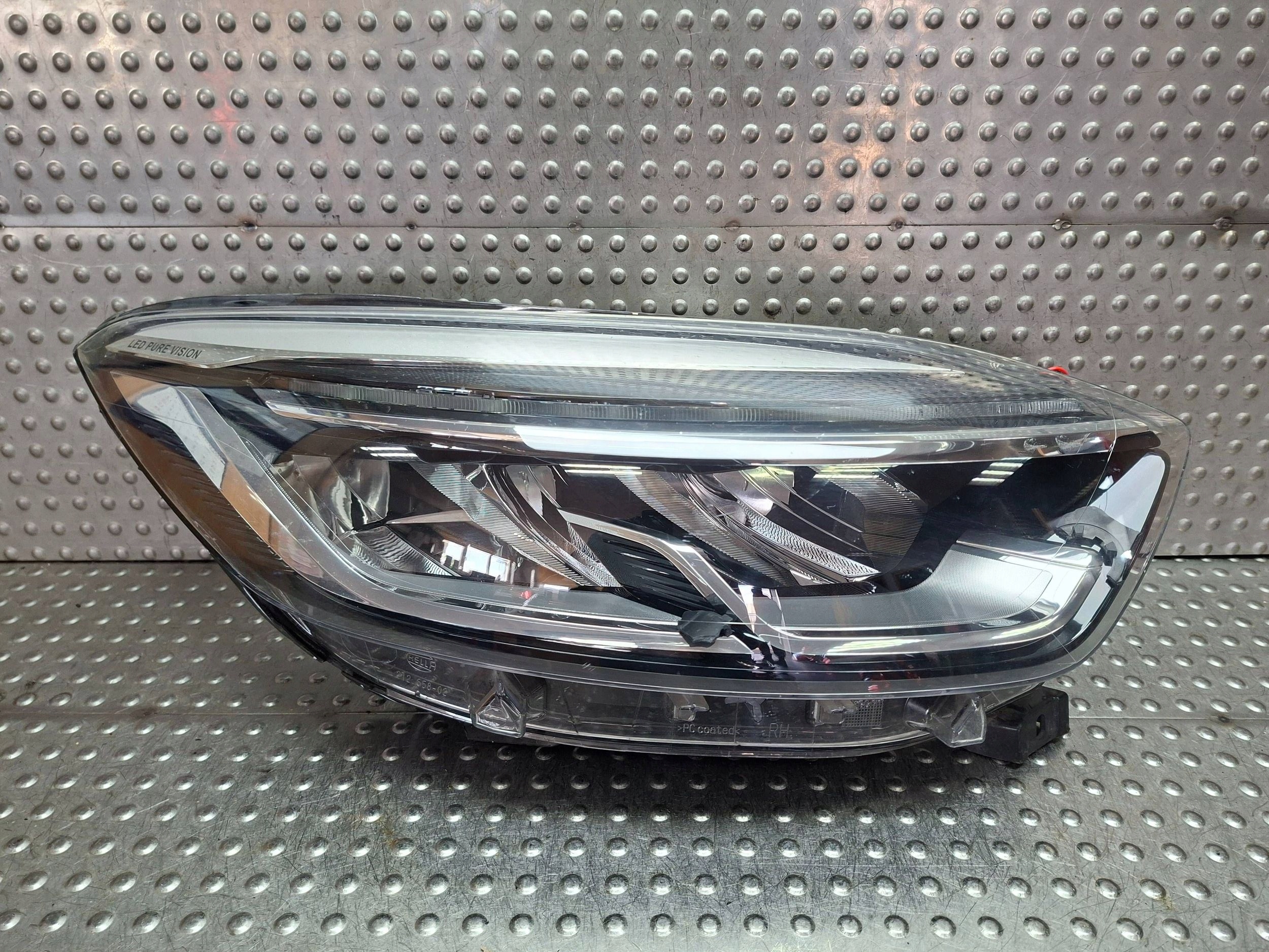 light right front 260107244R RENAULT CAPTUR and LIFT 2016