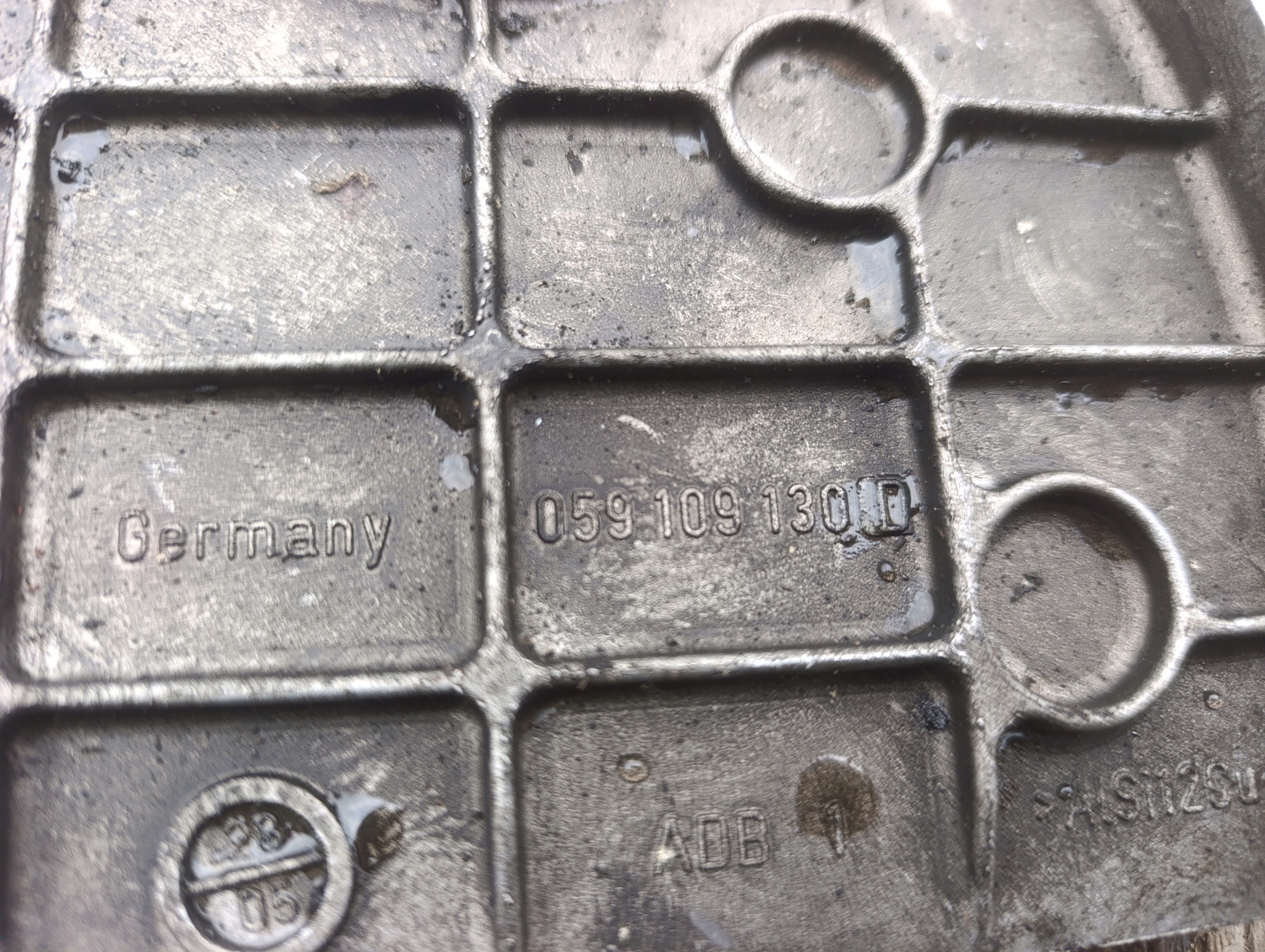Blende Abdeckung des Zahnrads AUDI A6 C6 A4 3.0 TDI 059109130D 059109153B