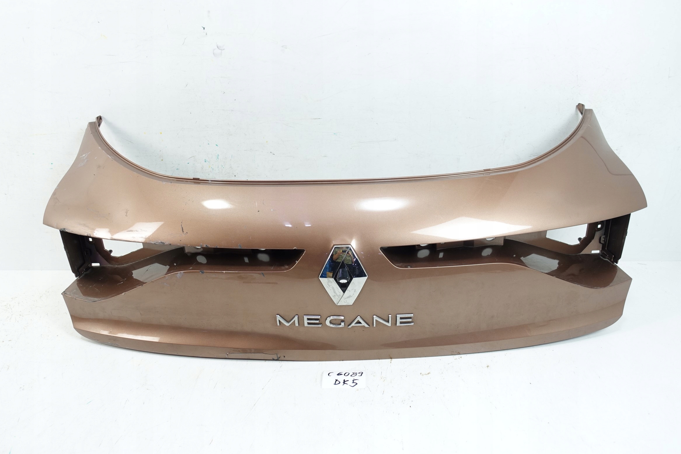 901525202R - КРЫШКА БАГАЖНИКА RENAULT MEGANE IV HB