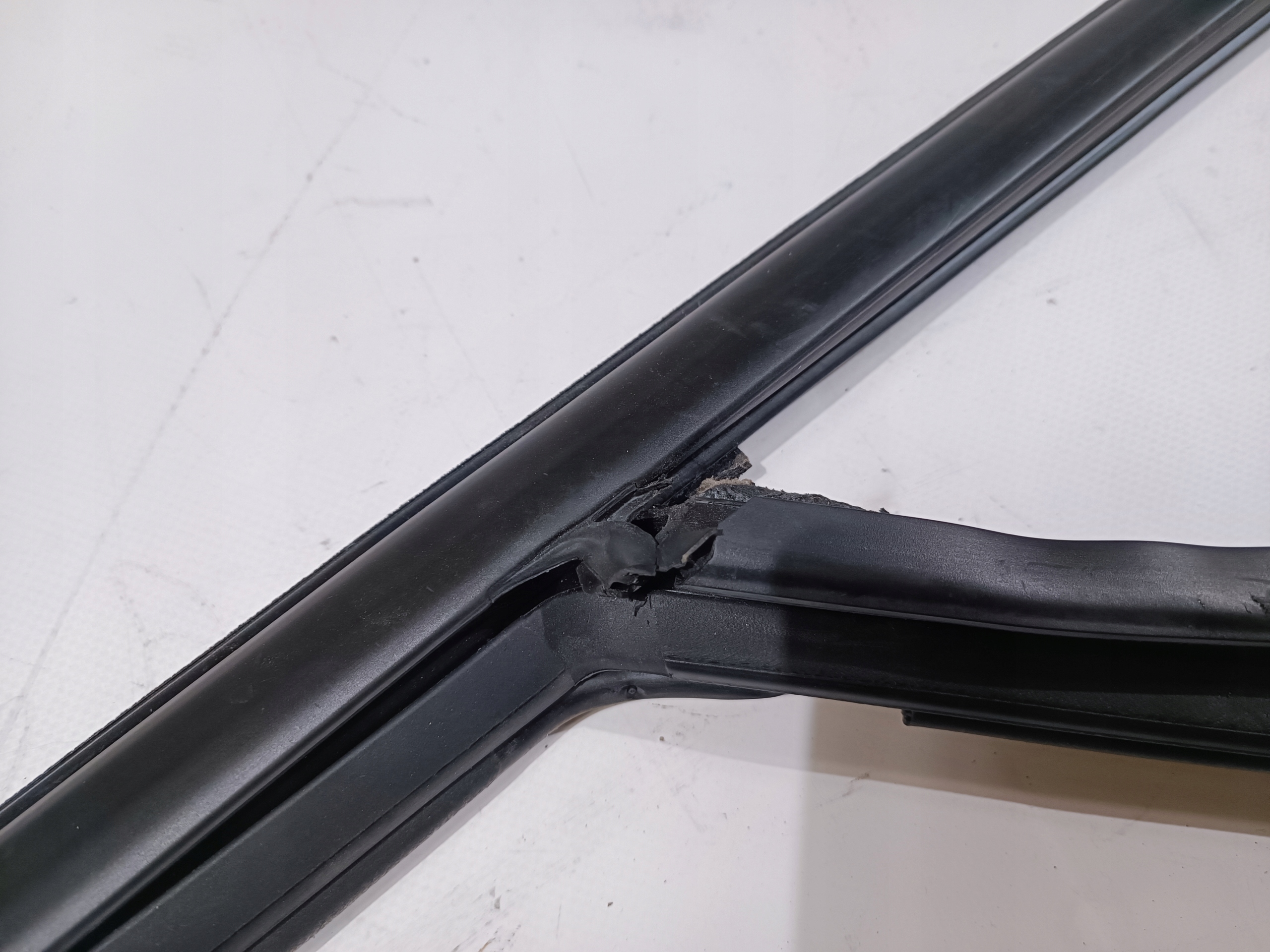 moulding gasket windows door right front Ford Explorer VI 2020