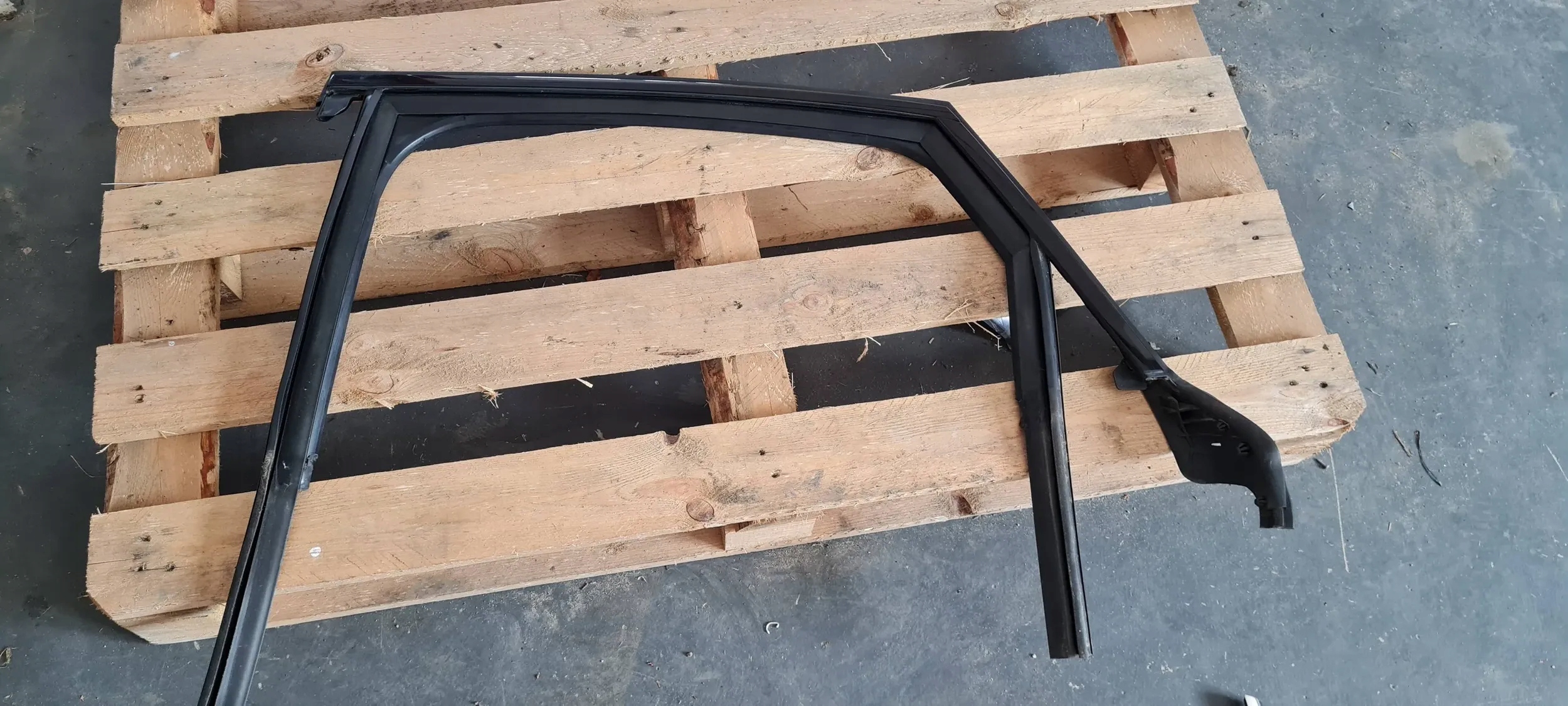 A6 C7 4G LIFT S6 frame gasket rubber windows left rear part SLINE 4G5839431