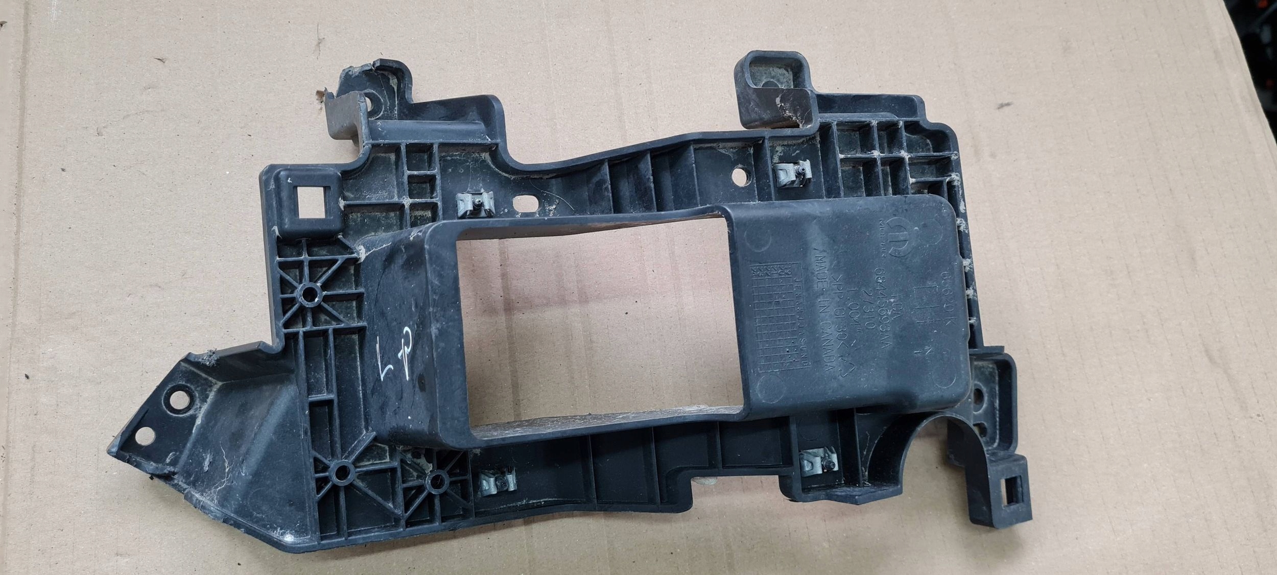 Chrysler Pacifica 2022 bracket holder fog lights left front 68445693AA