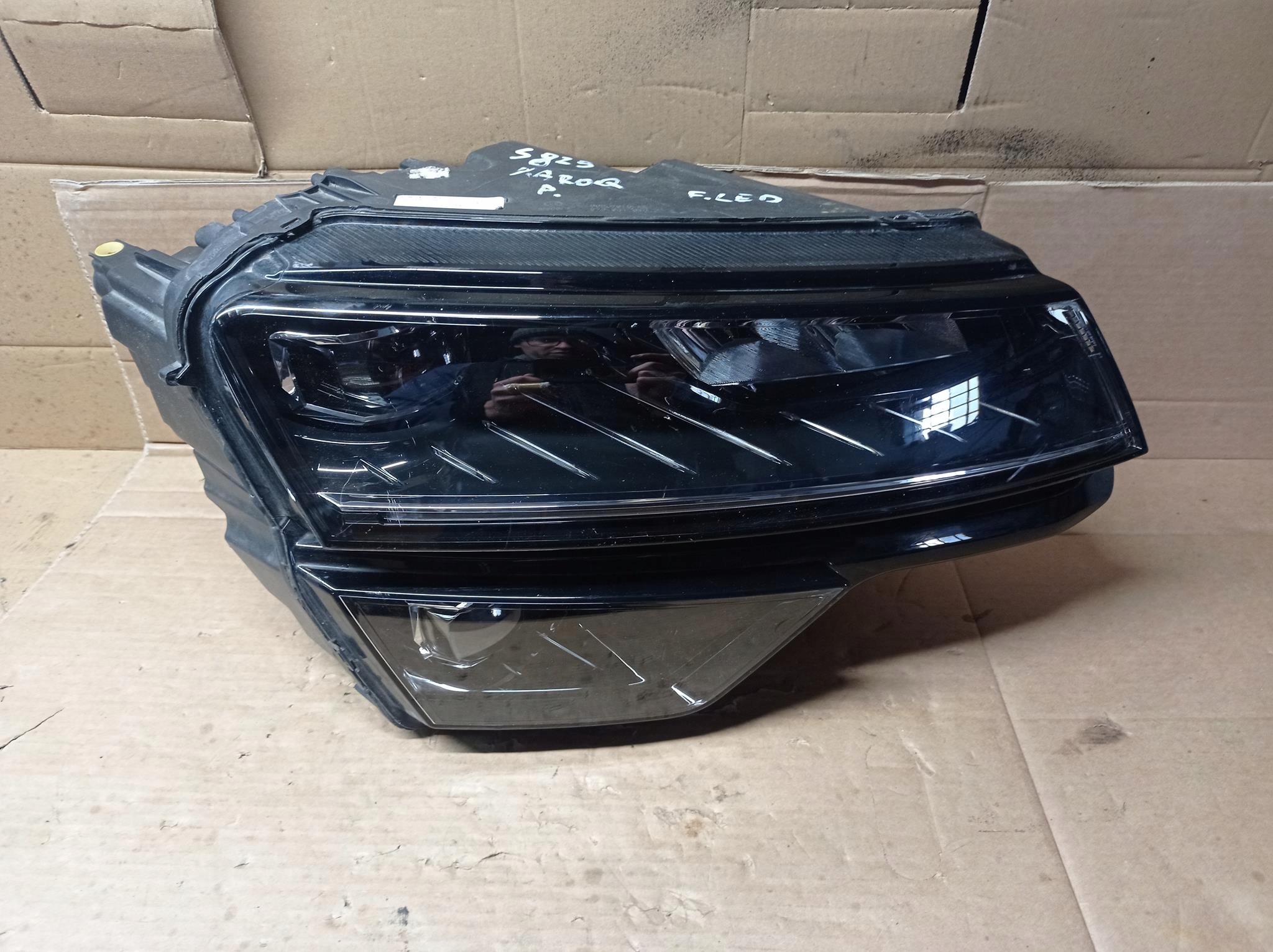 фара правая галоген SKODA KAROQ full led европа