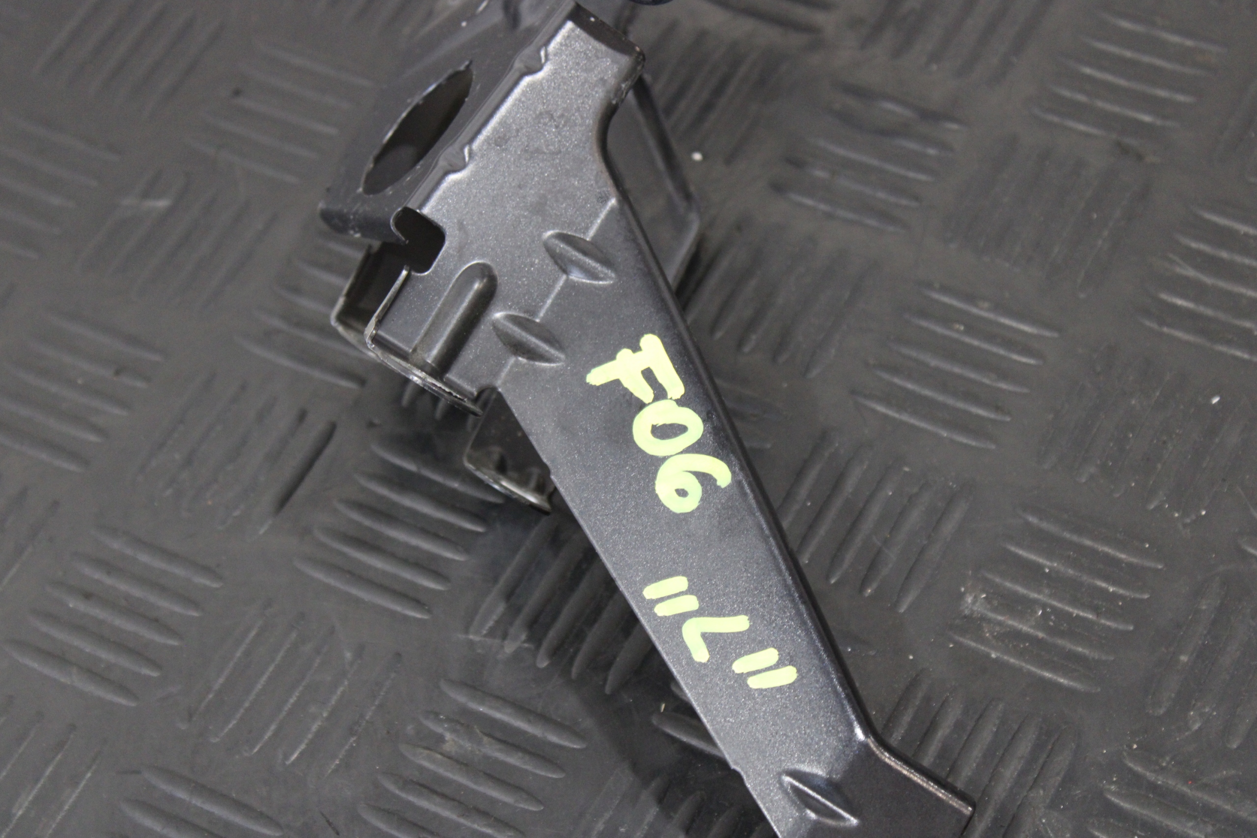 staffa parafango Consolle sinistra Anteriore BMW 6 GRAN COUPE F06 m-packet