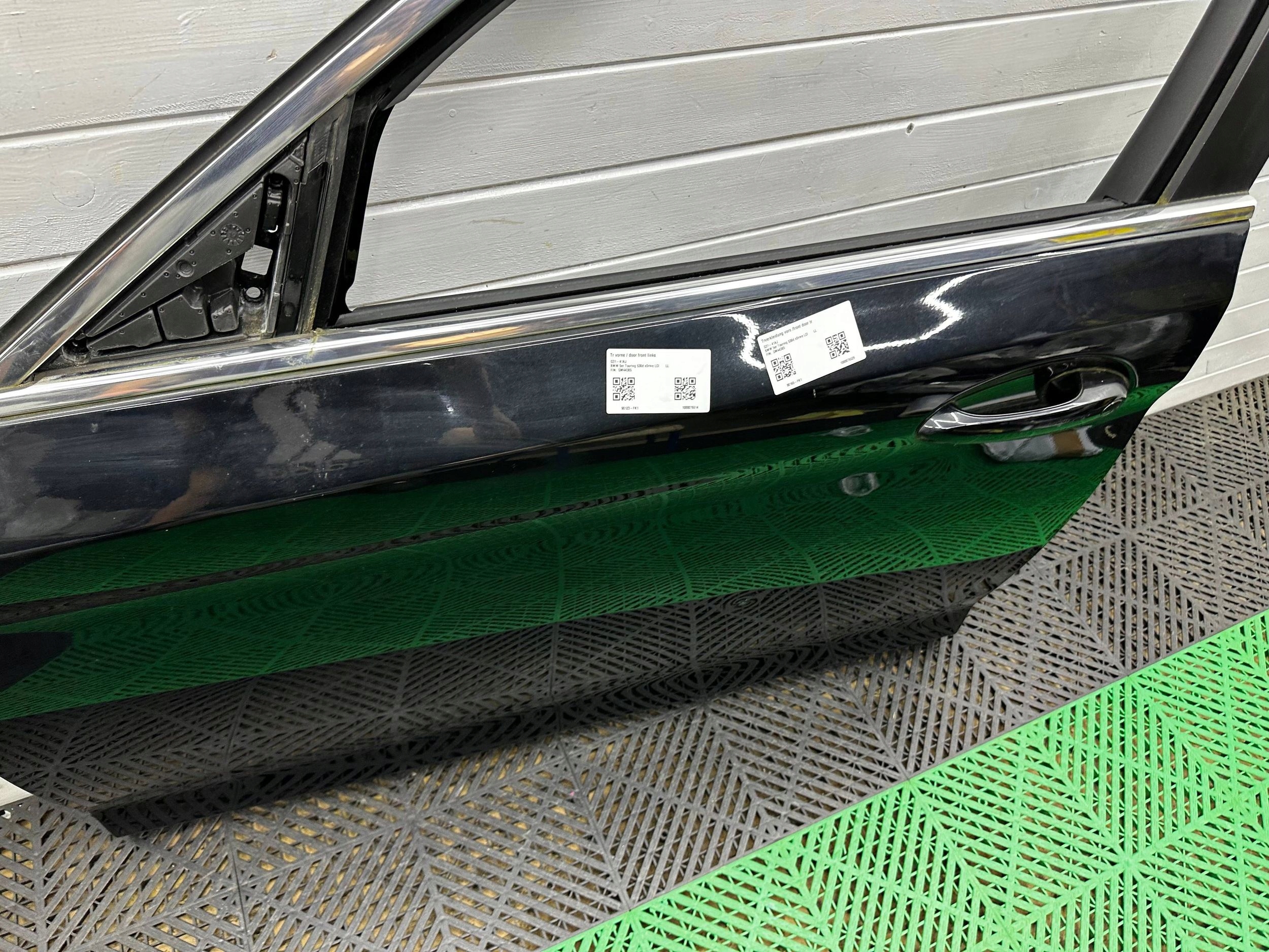 door front front side left BMW 5 G30 G31 colour 475
