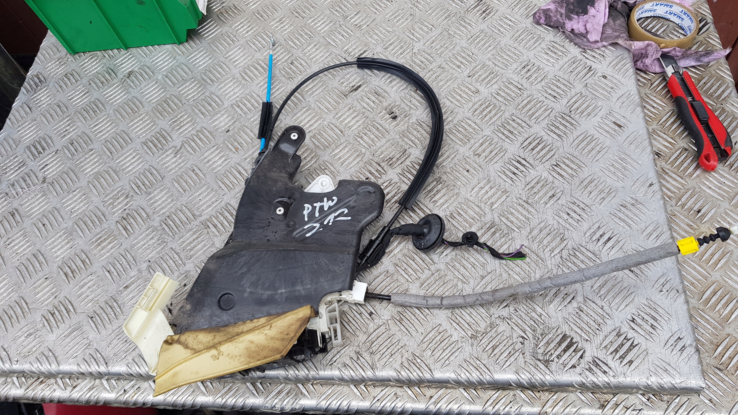 MERCEDES W212 lock ropes right rear part EU EUROPA