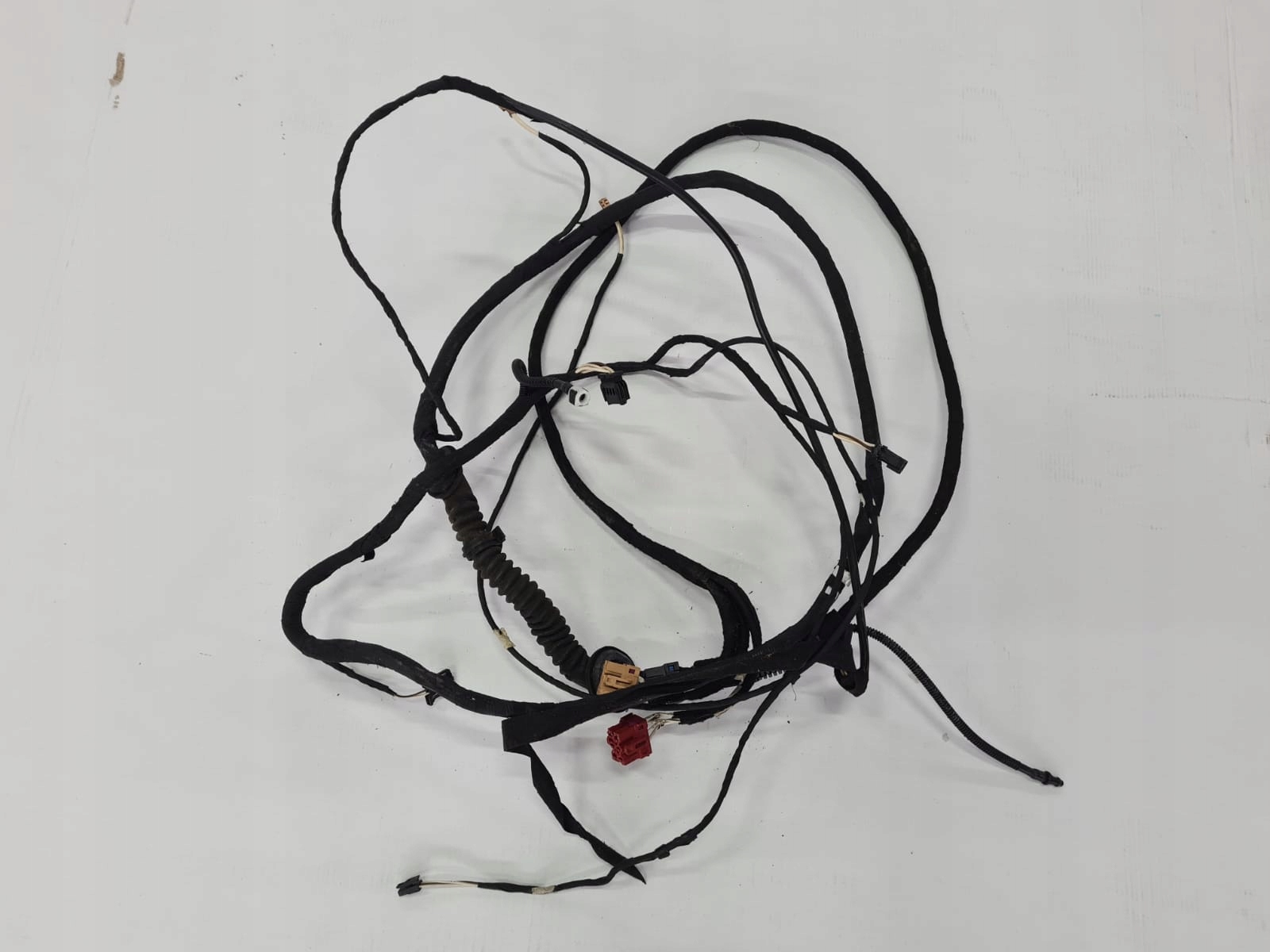 Монтаж жгут проводов закрылков задний VW T5 MULTIVAN