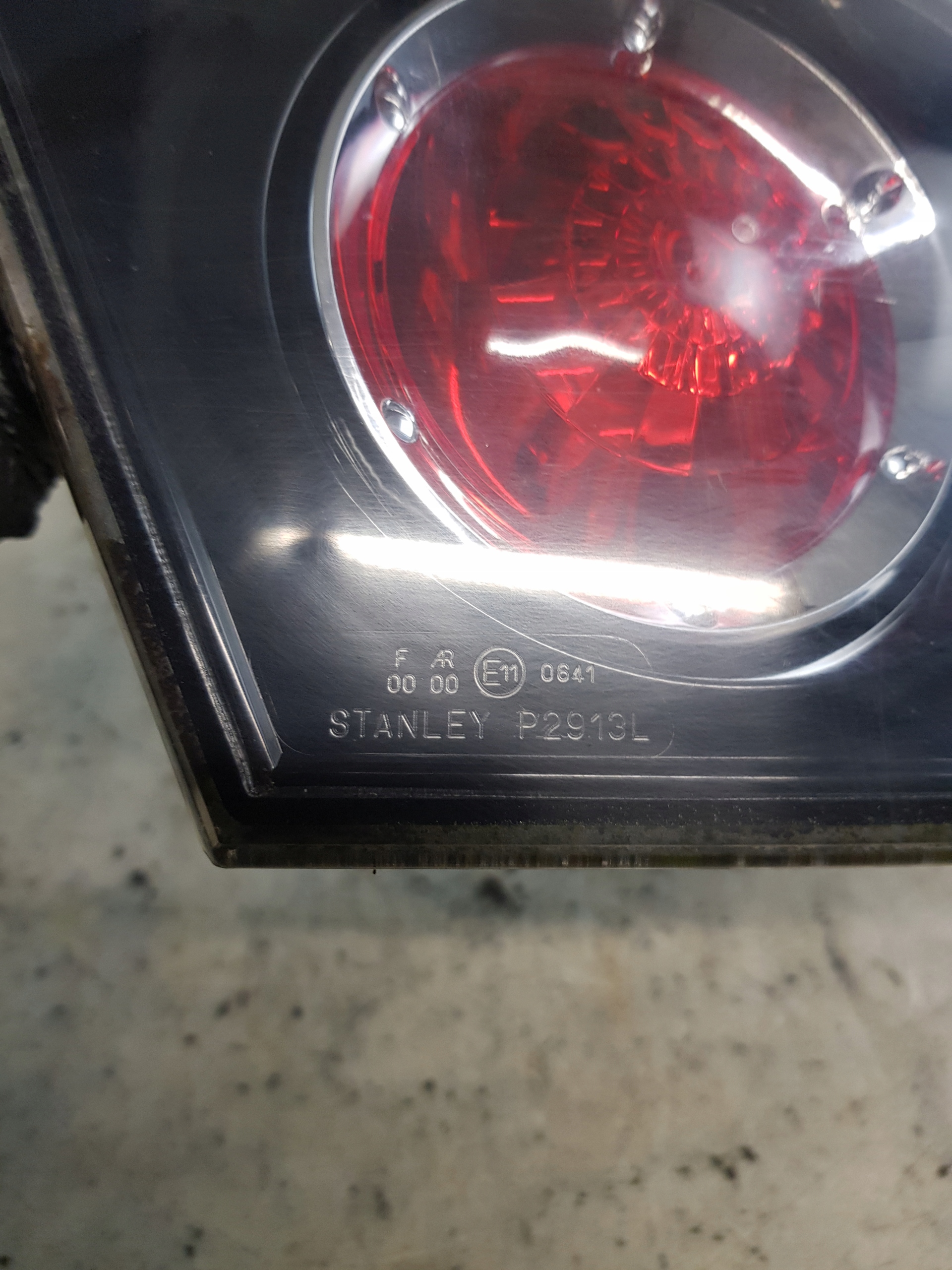 MAZDA 3 and BK HB light rear left to the bonnet P2913L