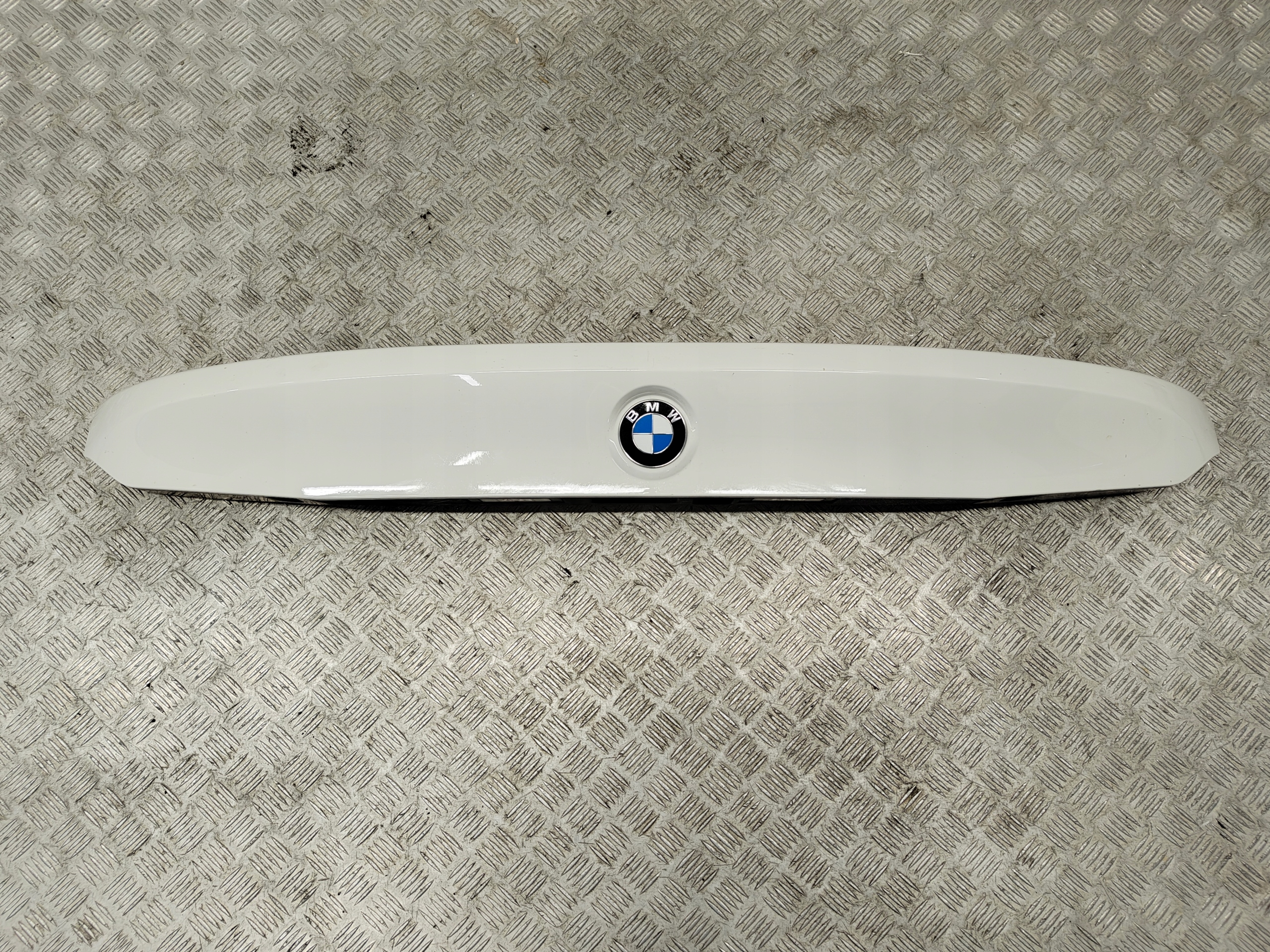 BMW G32 cap moulding bonnet boot A300 7467347