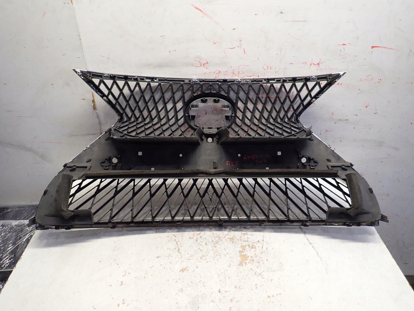 Grill LEXUS LS 500 2018- 53156-50040