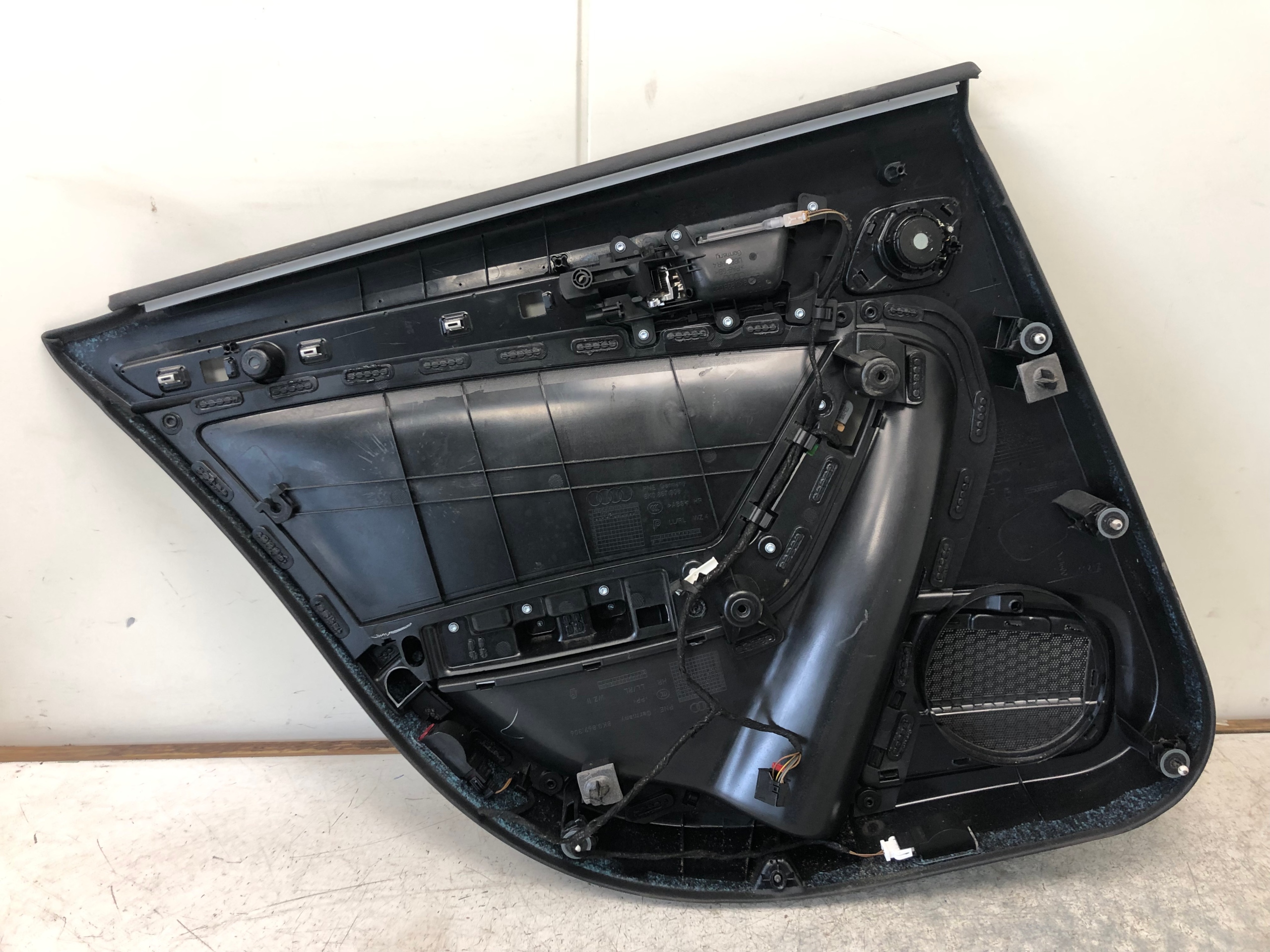 side door right rear part AUDI A4 B8 8K0867306