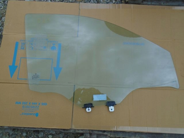 996667878700 - Nissan NP300 NAVARA D23 скло передньої правої двері