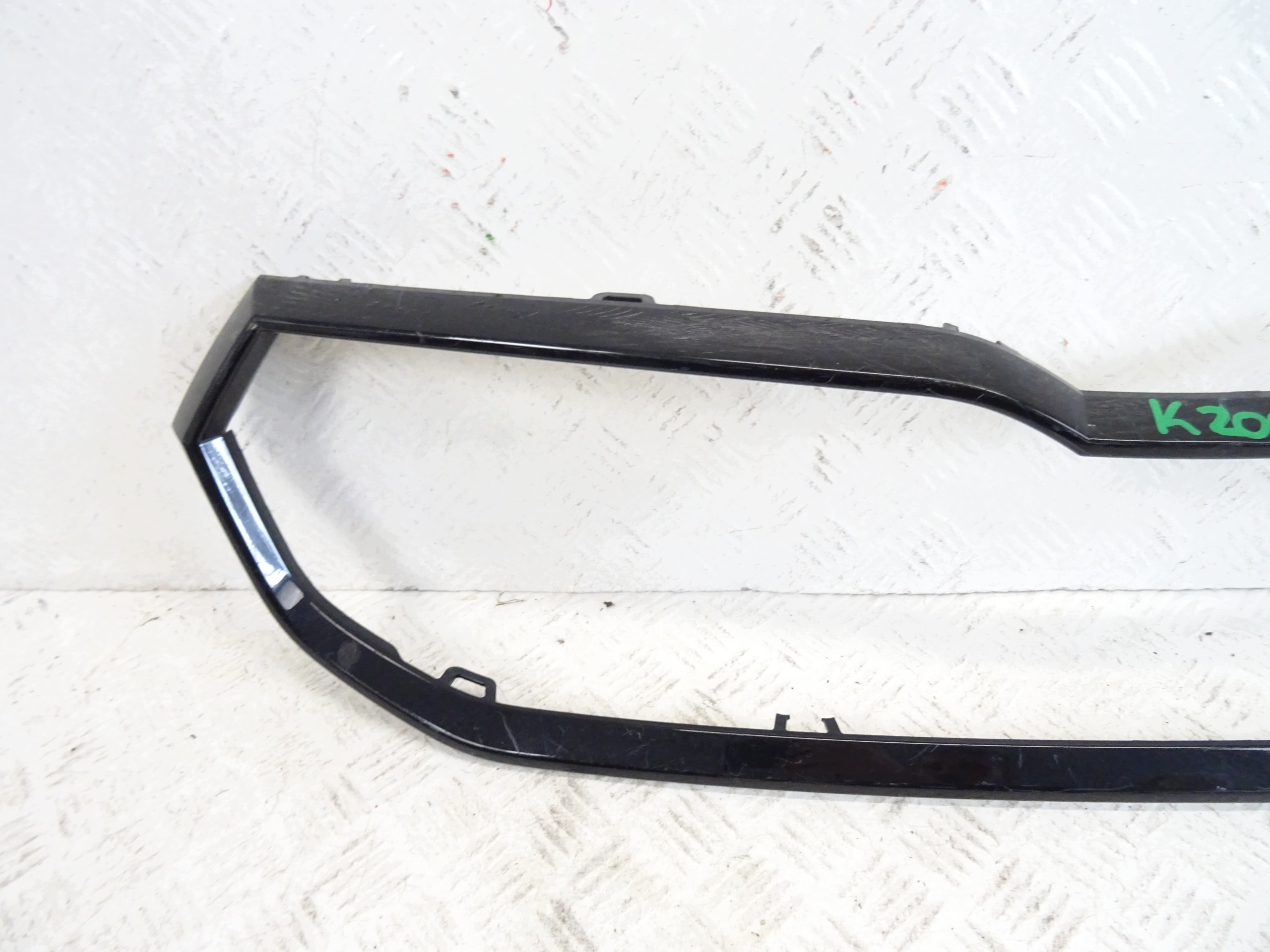 frame GRILLA grille front SKODA KAMIQ 658853761C