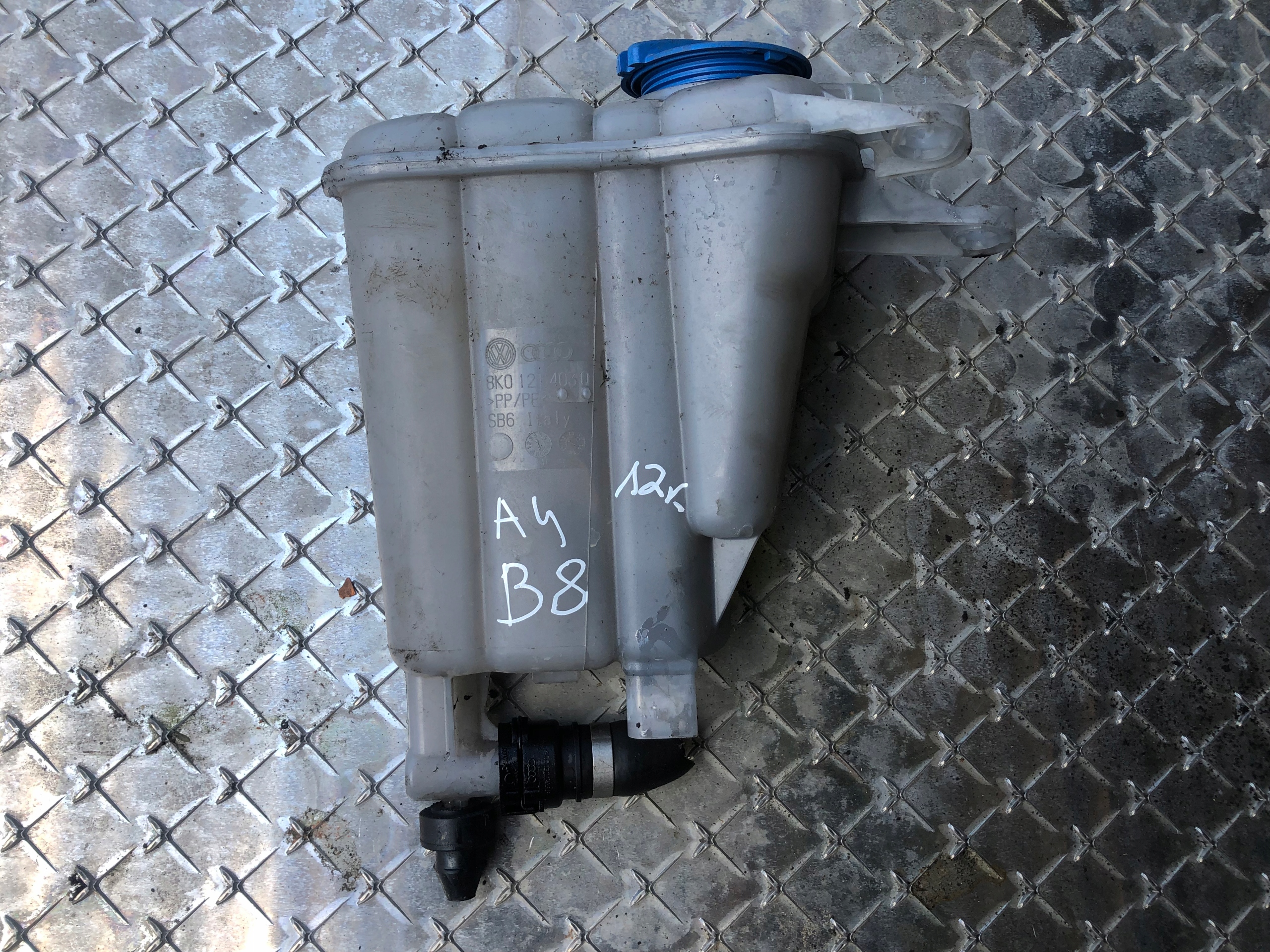 Réservoir eau AUDI A4 B8 8K0121403Q