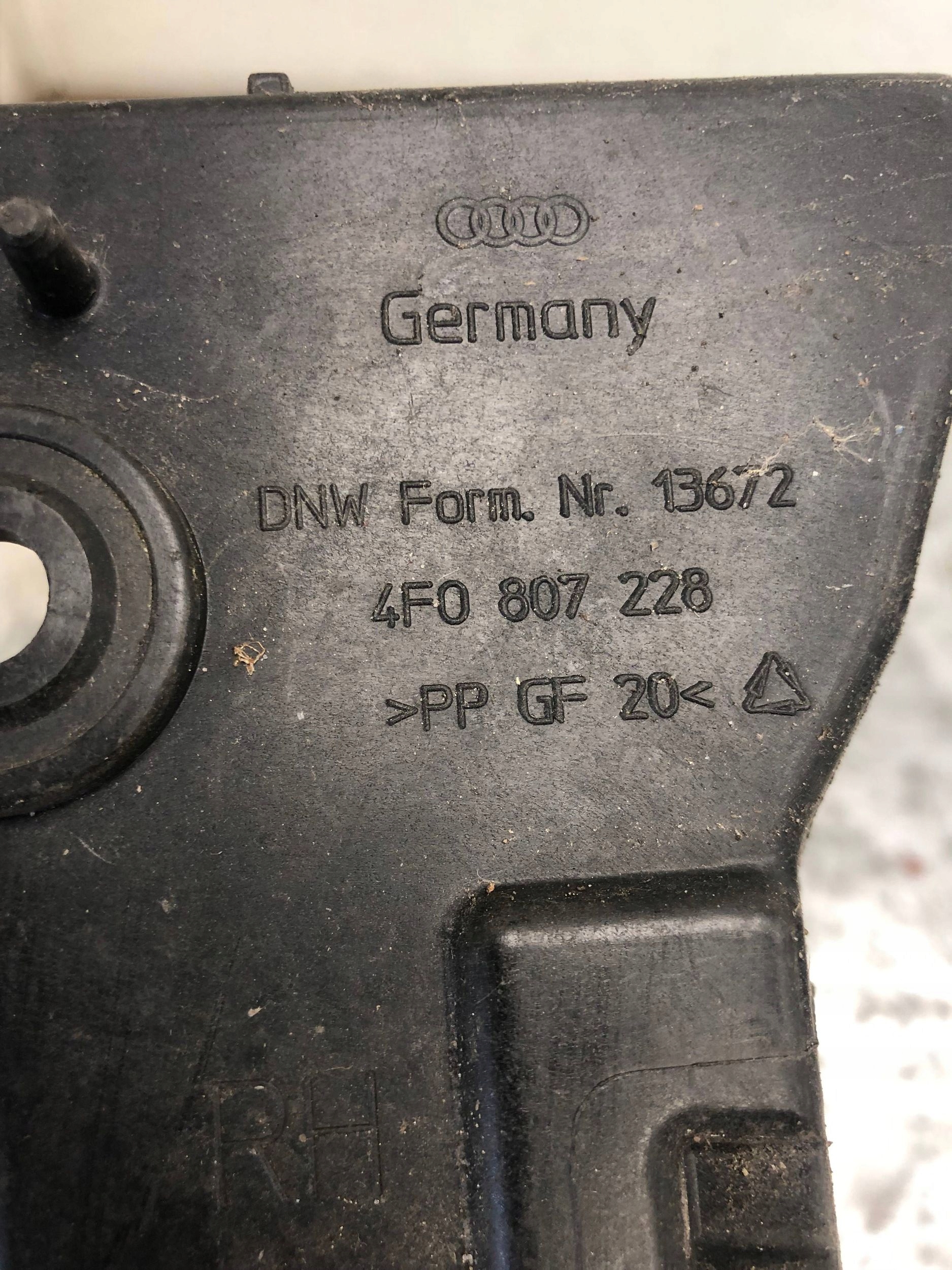 bumper bracket right front AUDI A6 C6 4F0807228