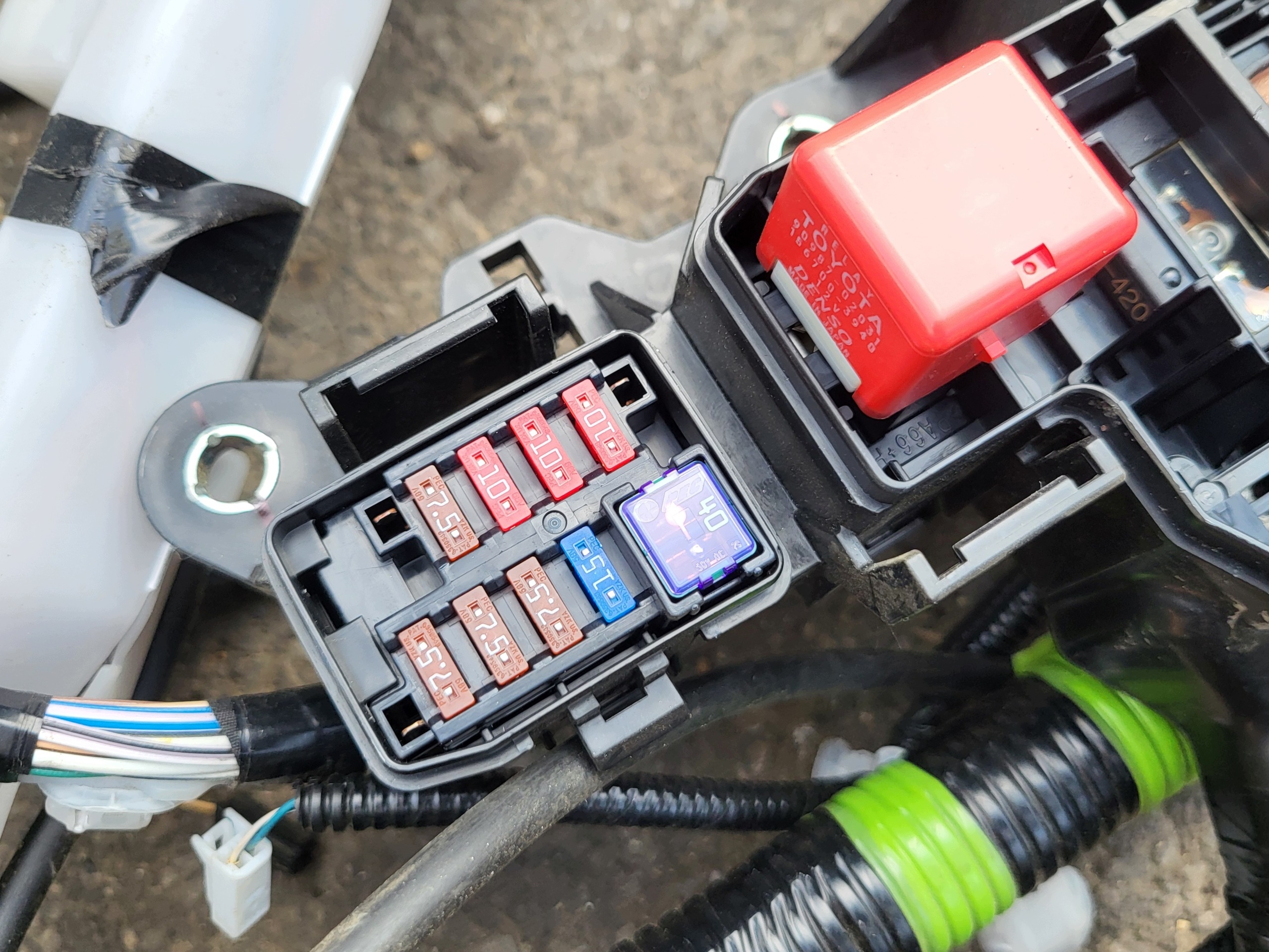 bundle wiring KOMORY of the engine terminal plus compartment BEZP. TOYOTA RAV4 V