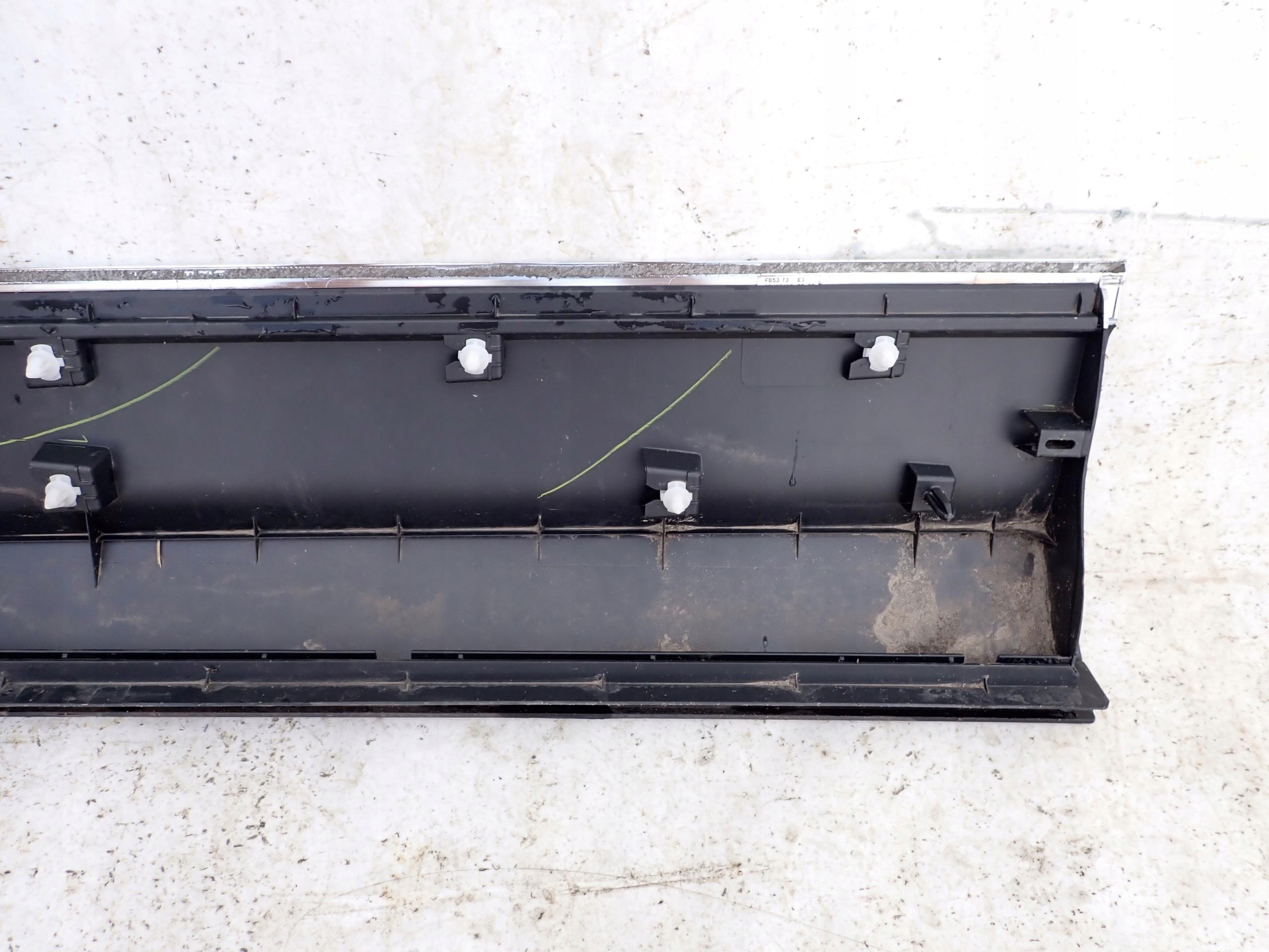 VW TIGUAN II 5NA 16- moulding door right front